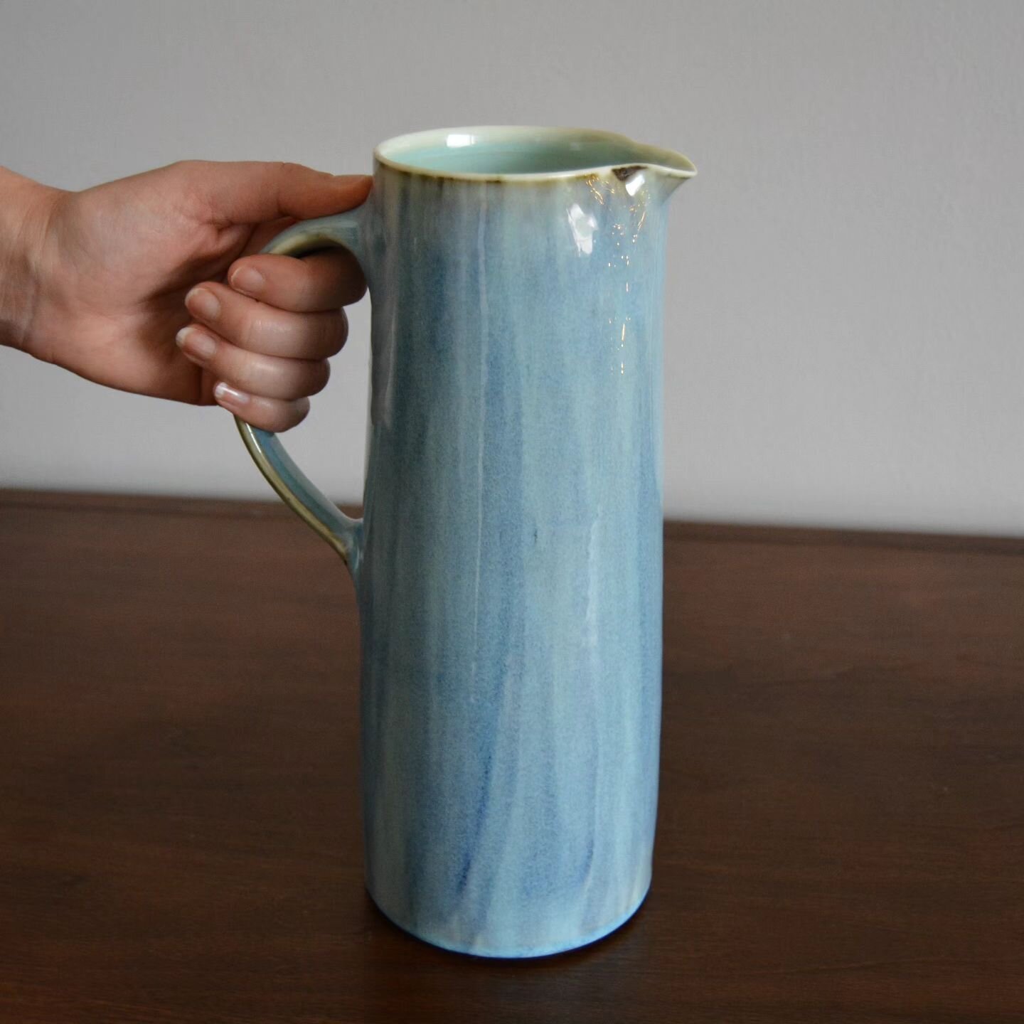 Hi folks 👋

Got another piece to show you all. A large porcelain jug with soft brush stroke design under an aqua glaze. Holds around 5-6 glasses of water. A nice center piece for dinner parties 😊

This is one of just a few large jugs available on t