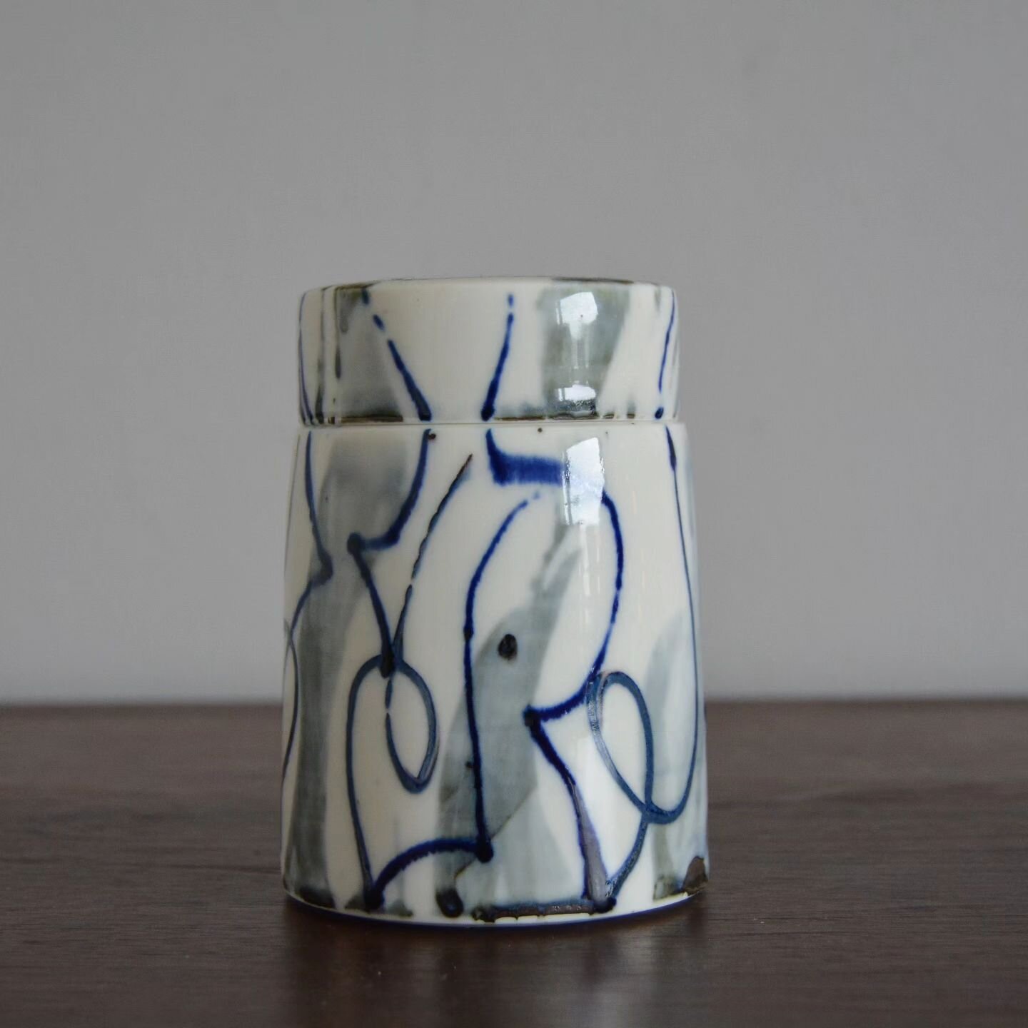 1 week to go until the shop drop ☺️ This small lidded jar is one of the pieces that will be available. Made from porcelain and decorated with a cobalt blue brush stroke and line design. 

There are around 20 of these available, all with varying decor