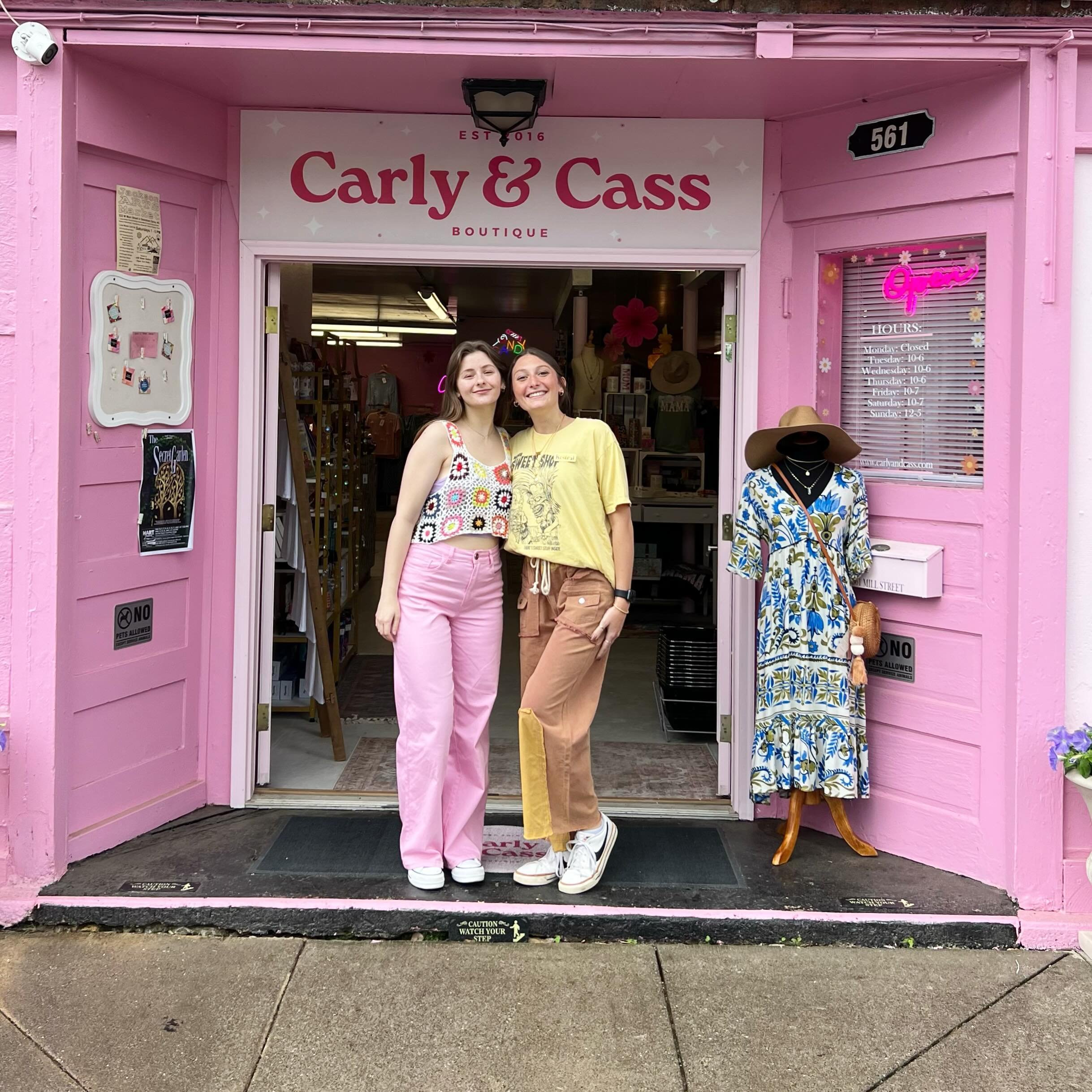 Come say hello to Kes, Rachel (&amp; Rob &amp; Carly too!) today from 10-7 PM at 561 Mill Street in downtown Sylva! 🛍💕