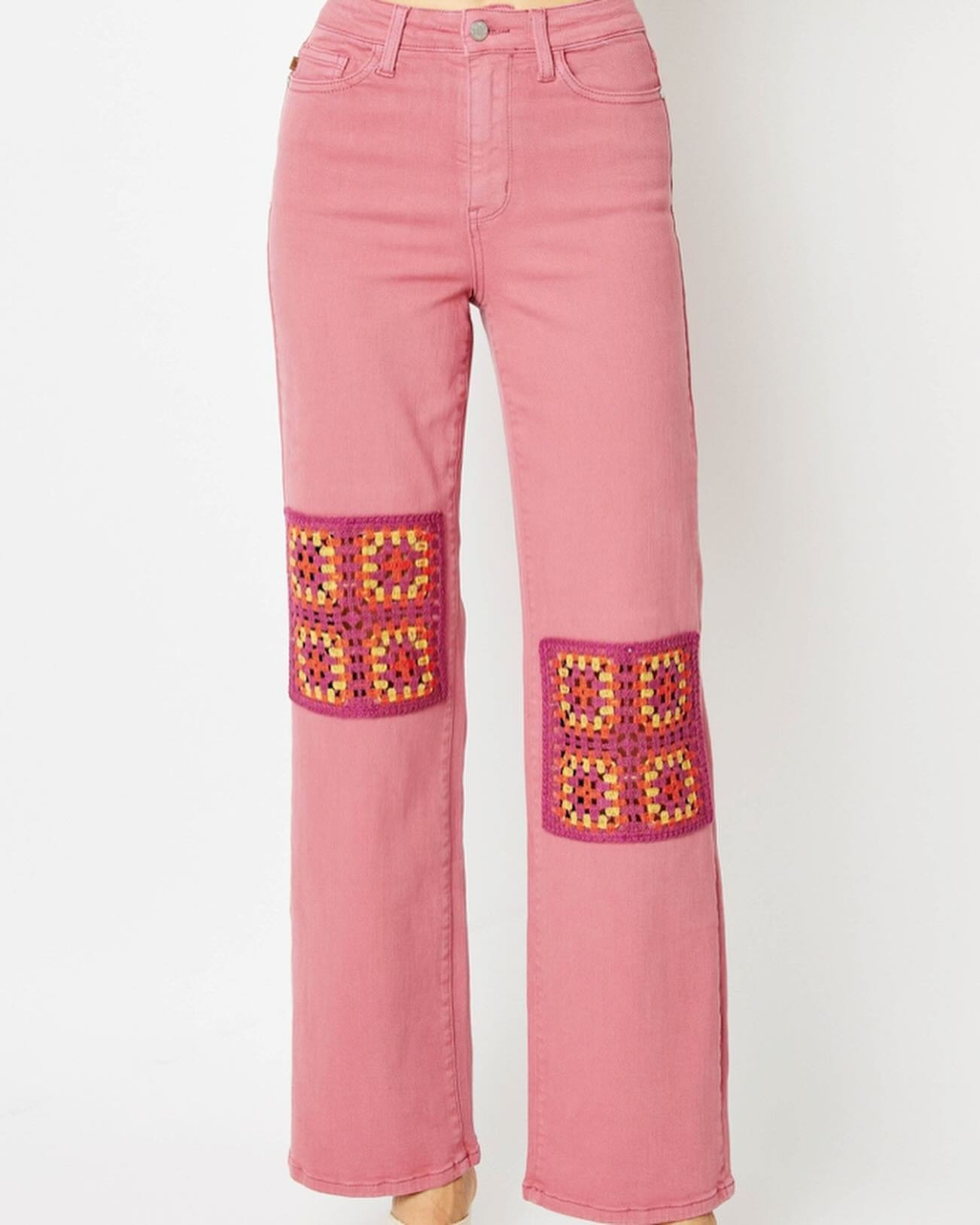 💕NEW!💕 in our booth at @southernlioncharlotte Judy Blue high waist dusty pink crochet patch wide leg jeans! Available in sizes 0-24!