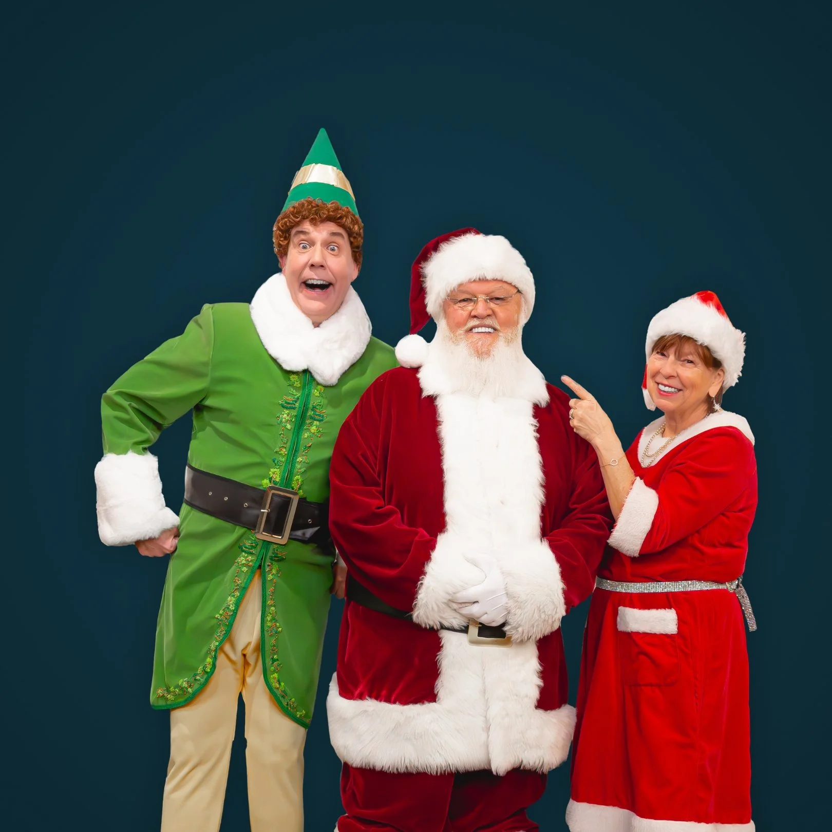 Santa, Elf, Mrs Clause. Fyrescope christmas experience, stlaurent