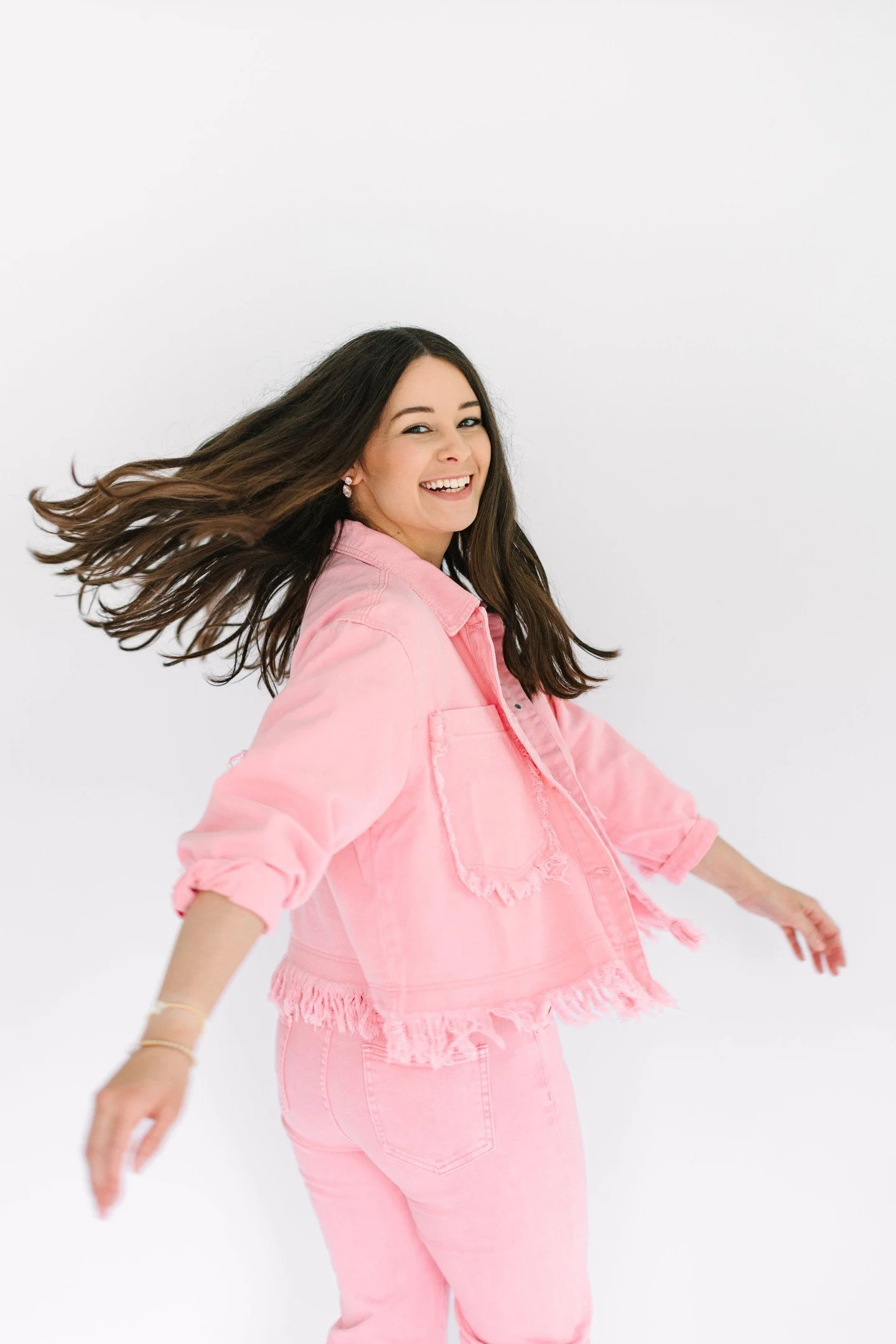 ✨ Hey friends, it&rsquo;s Friday and that means it&rsquo;s the perfect day for a little re-intro! ✨

I&rsquo;m Sydney &mdash; professional party thrower, homeschooling mama, and caffeine enthusiast who believes life&rsquo;s too short for boring celeb