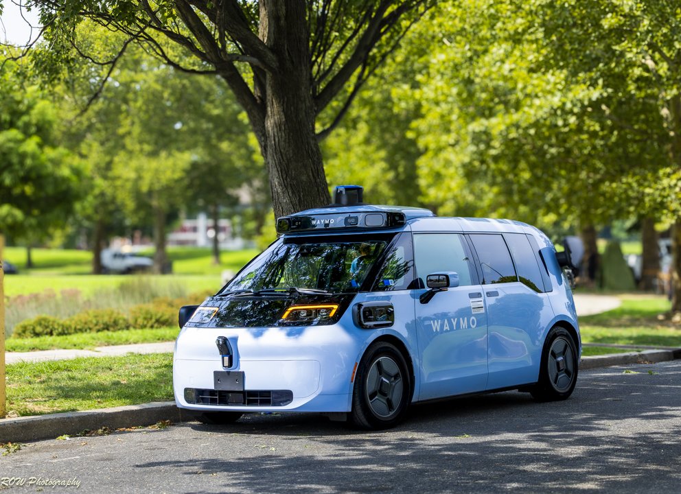 Waymo Chillin in Philadelphia