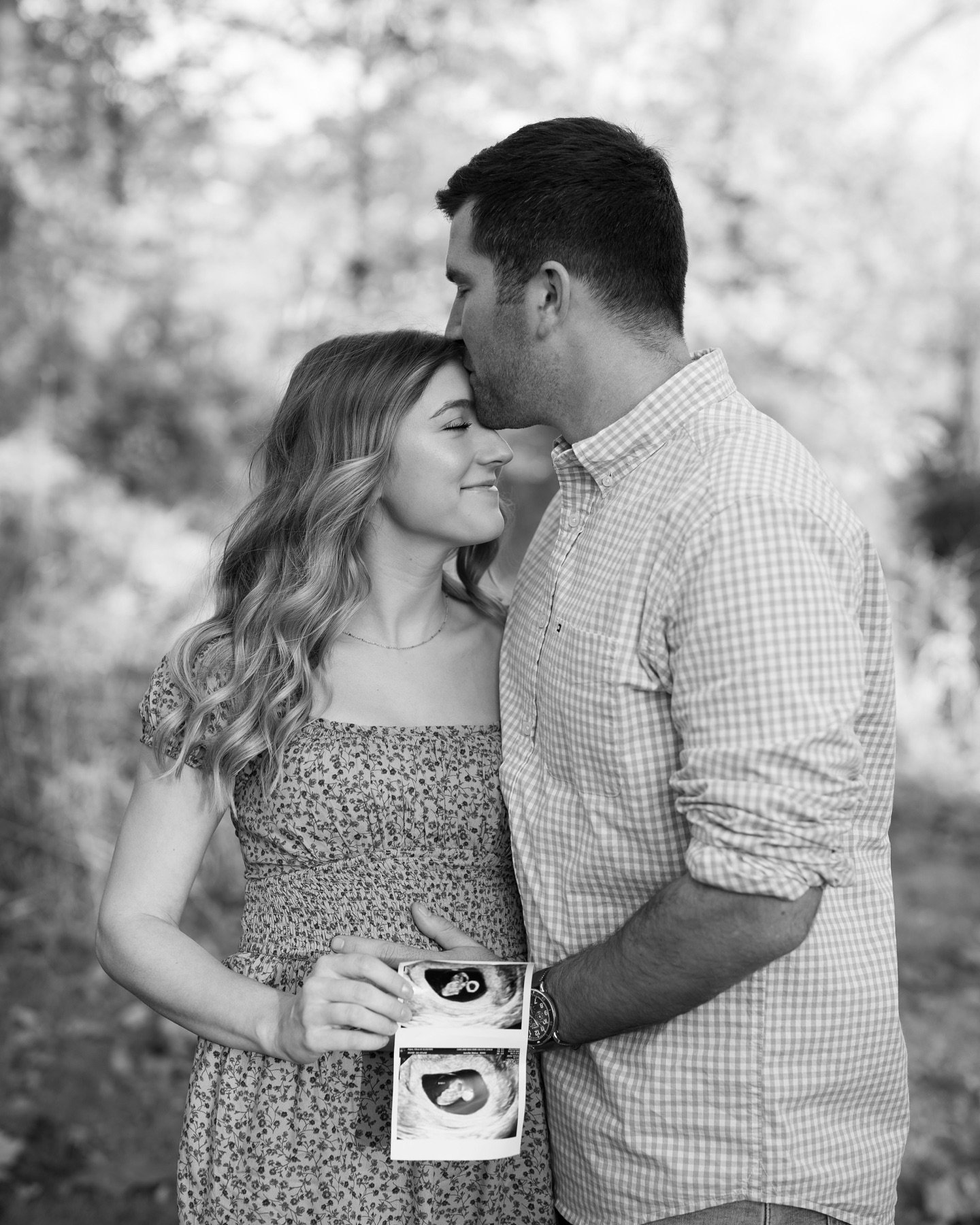 Finn is going to be the best big brother 🐾❤️ 

keywords: metro Detroit photographer, Midwest family photographer, Midwest maternity photographer, Michigan maternity photographer, pregnancy announcement, maternity photos, Pinterest inspo, Detroit pho