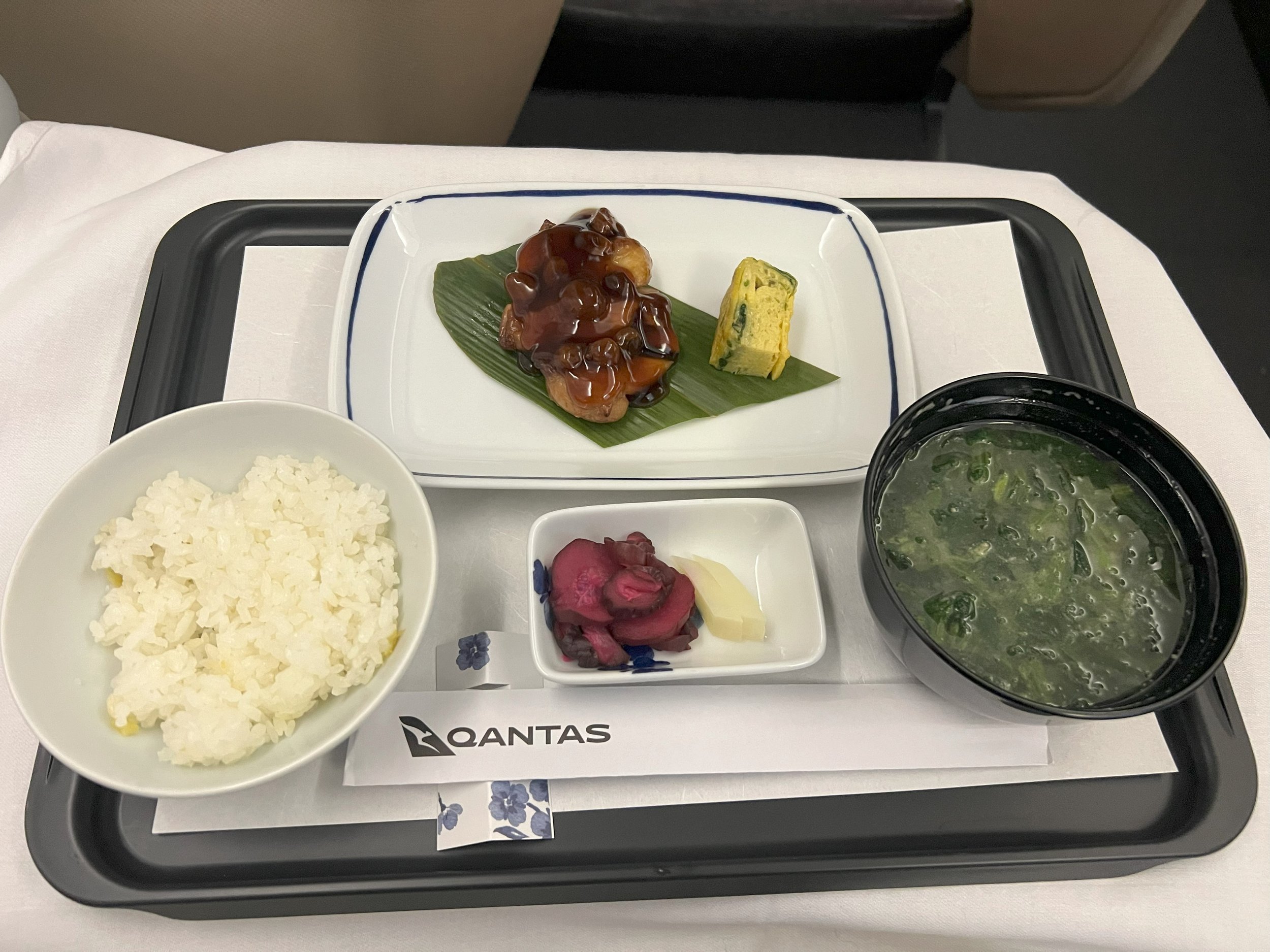 カンタス航空のビジネスクラスの夕食の和食のメイン.jpg