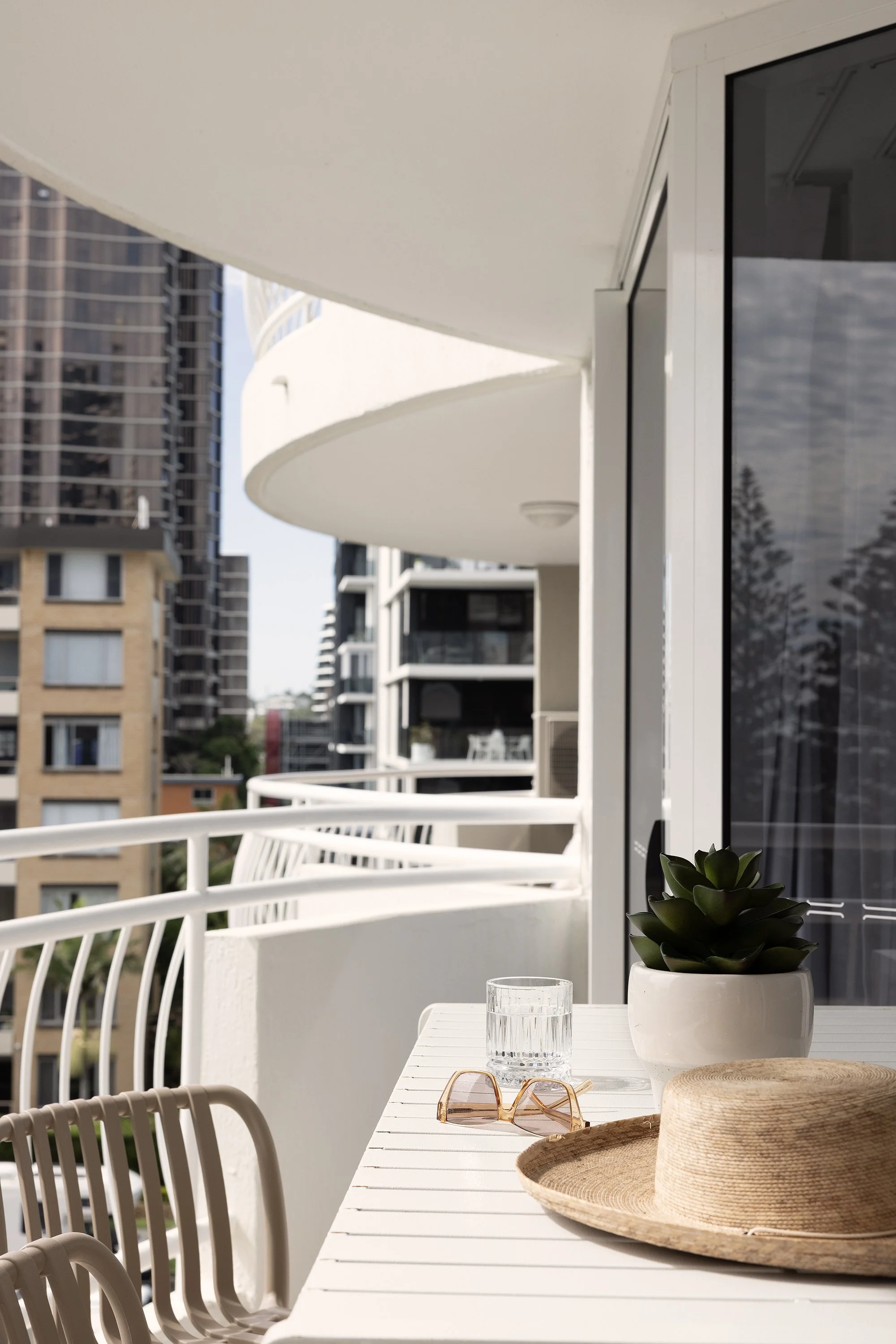 Eskape Burleigh 10 LR.jpg