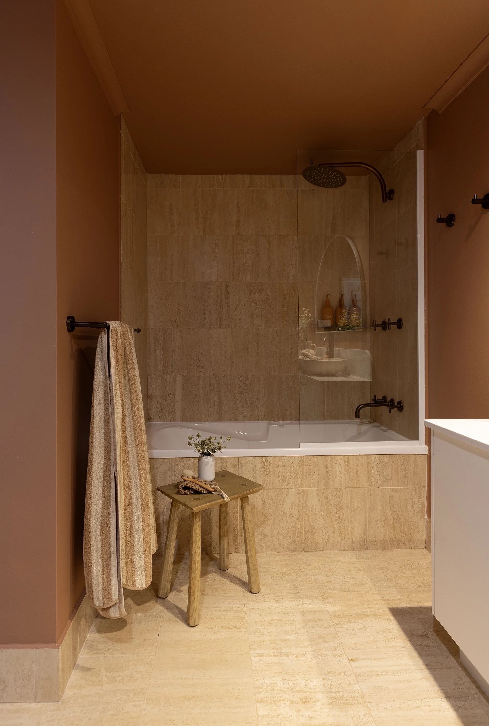 Eskape Burleigh 20 LR.jpg