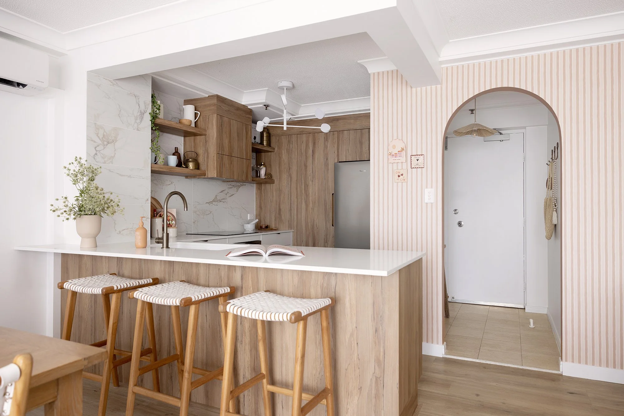 Eskape Burleigh 49 LR.jpg