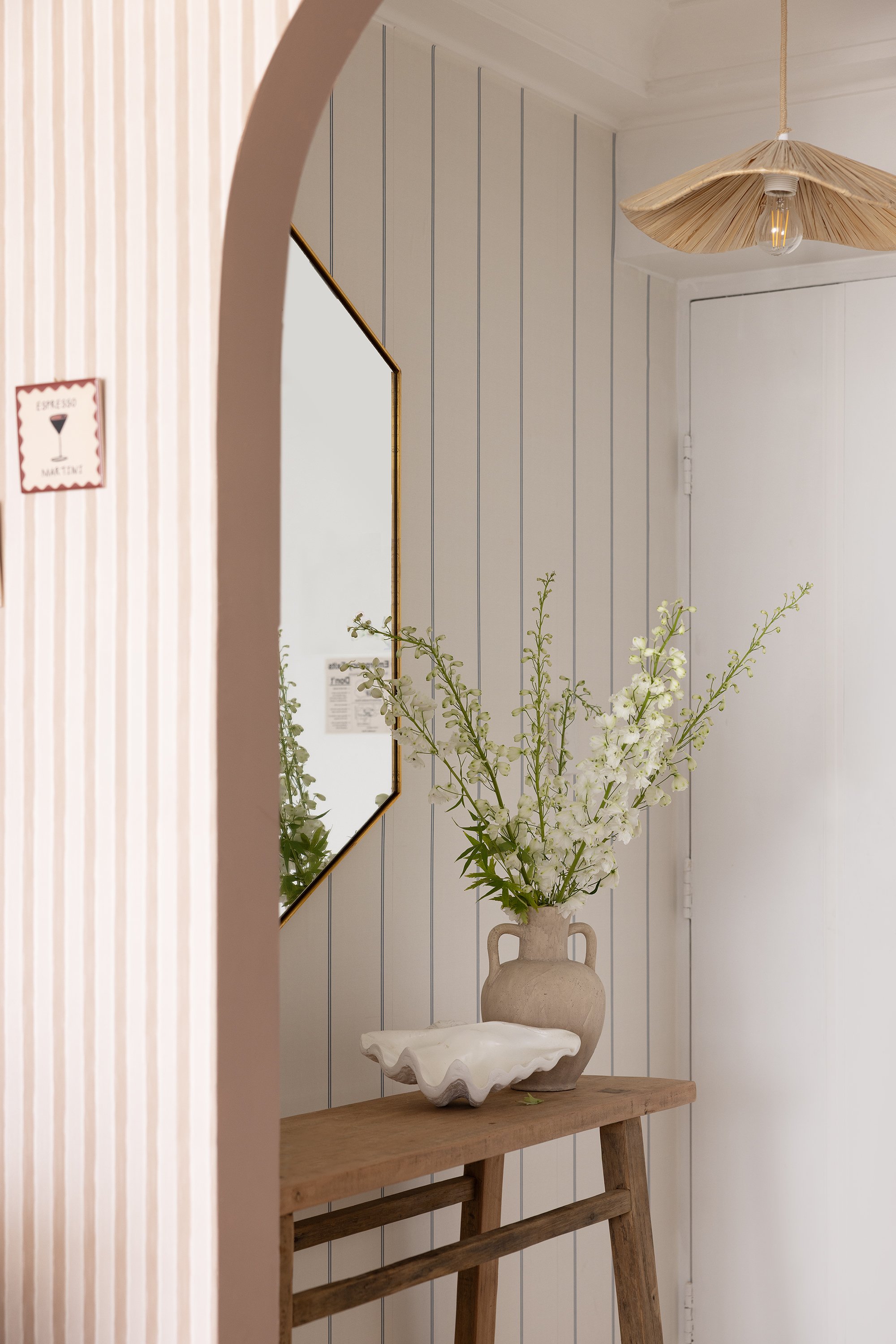 Eskape Burleigh 32 LR.jpg