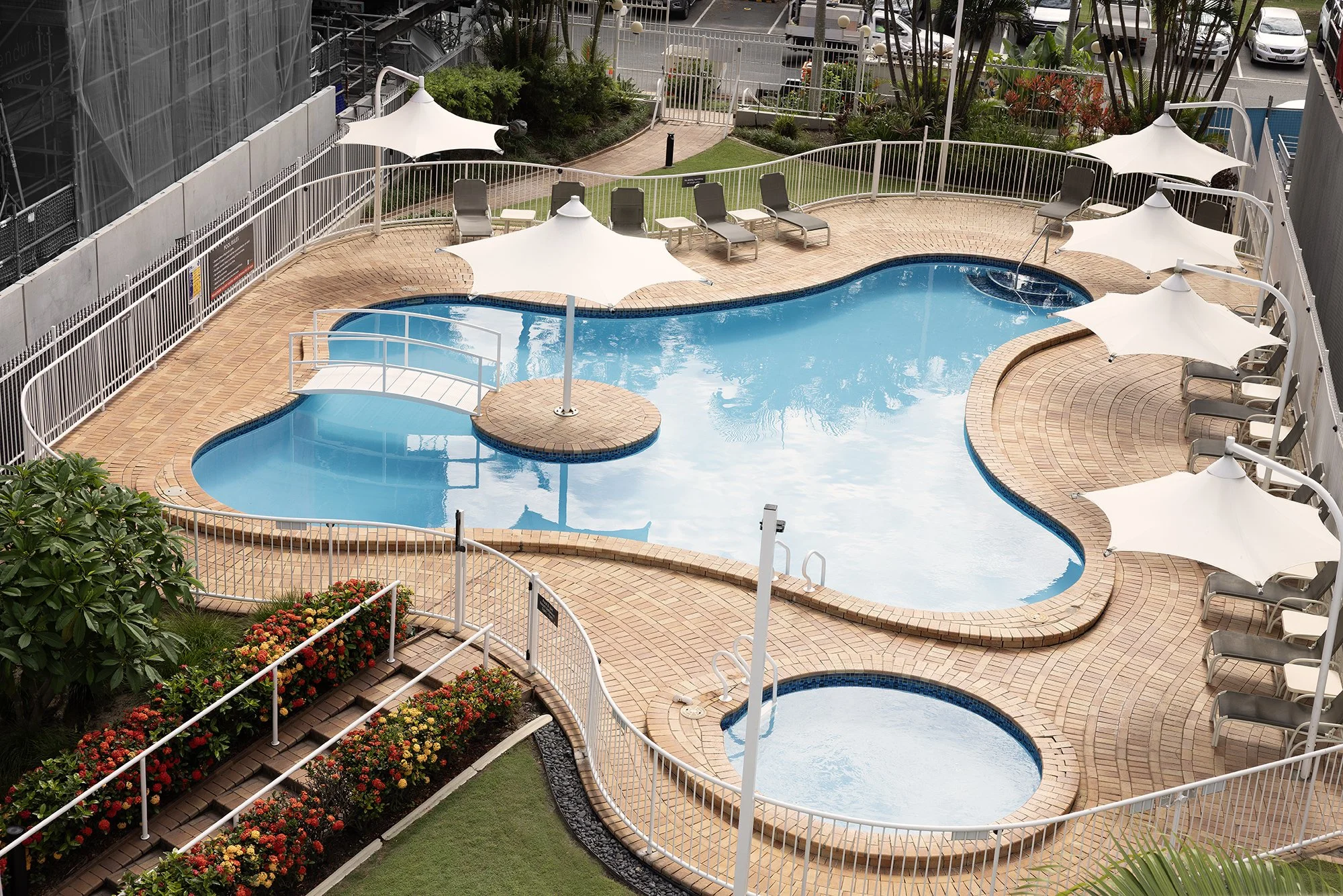 Eskape Burleigh 11 LR.jpg