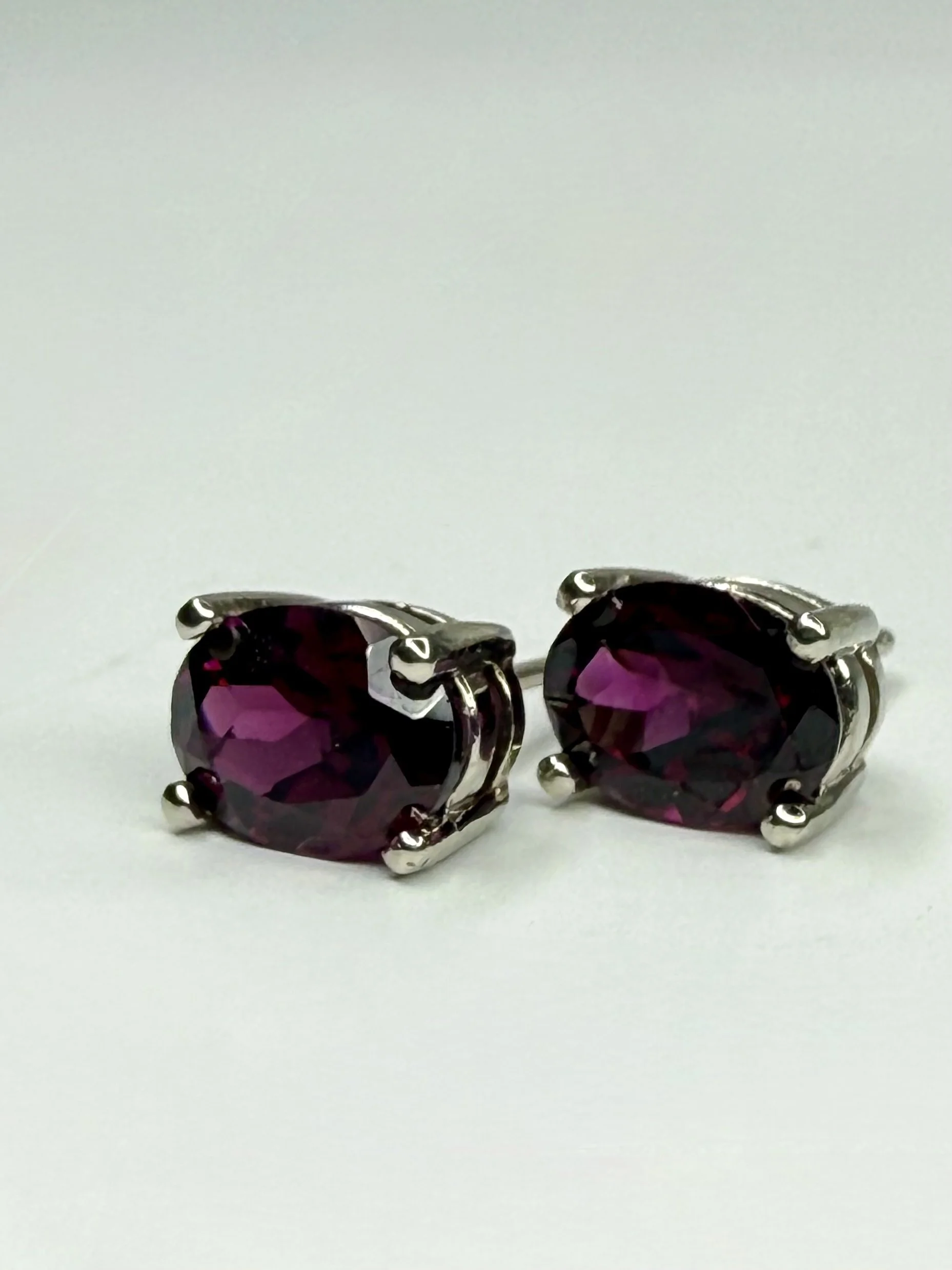 Bright Garnets stud earrings set in white gold
