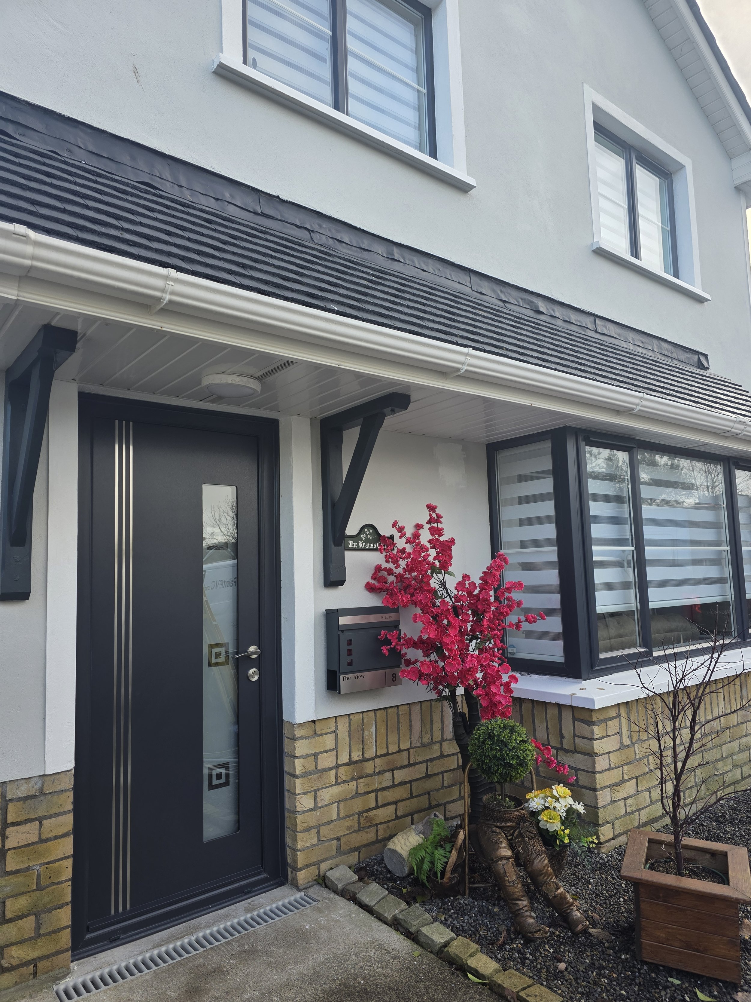 Buenos Aires composite door from Palladio collection in anthracite with windows resprayed anthracite to match new door.