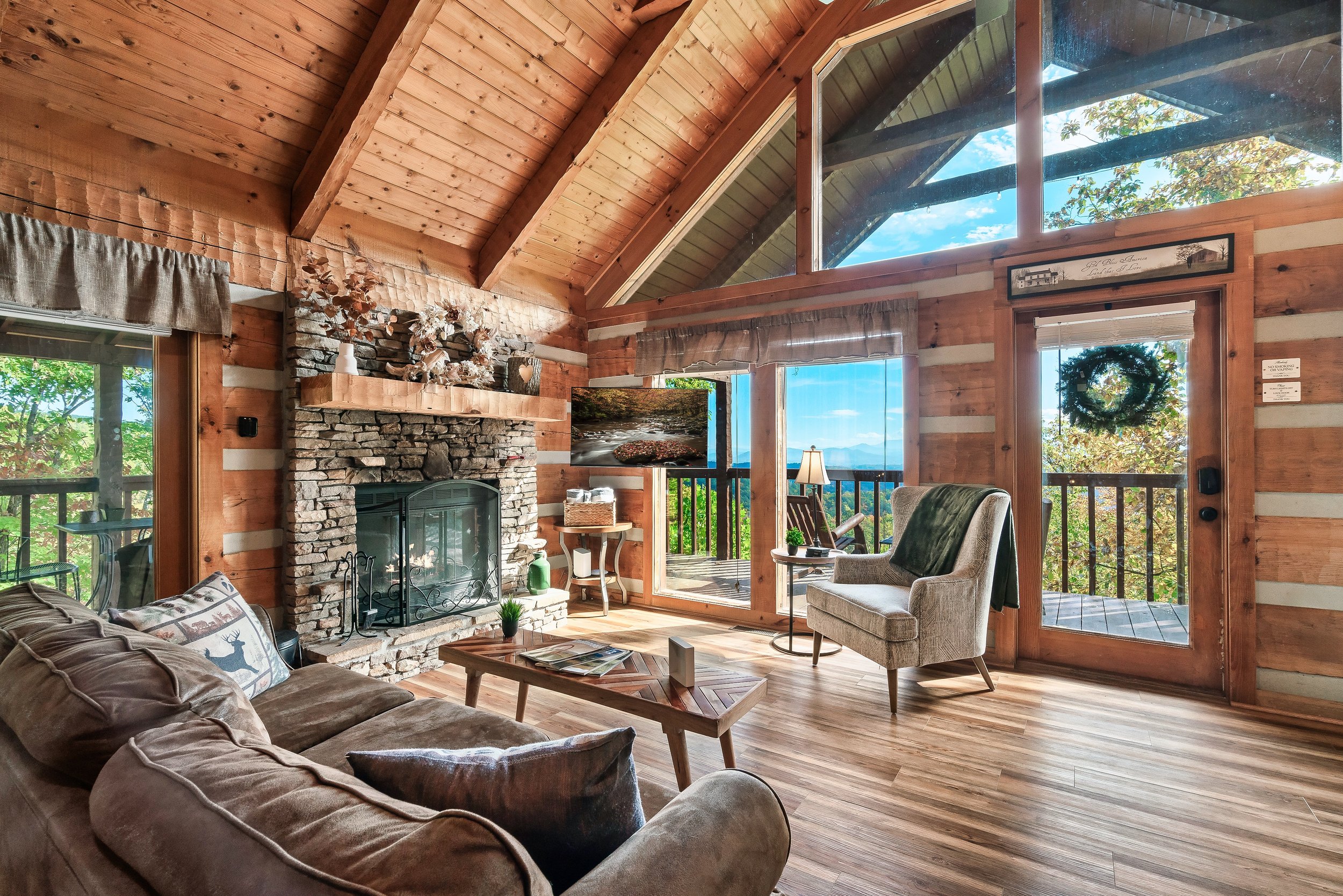 No lights needed as the natural sun gleams in on you. Outside, the smoky mountain fall foliage unfolds, providing a picture perfect backdrop as you enjoy your show.