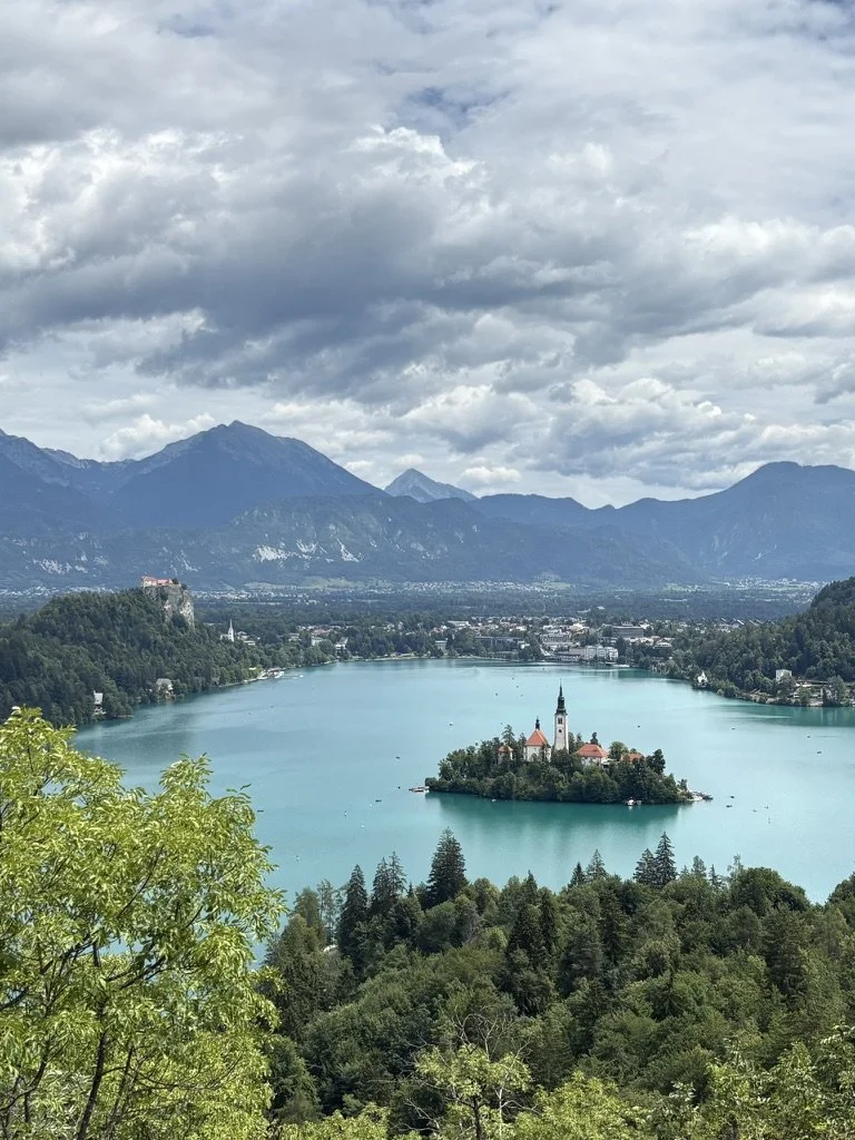 Bled-järvi ja iki-ihana glamping!
