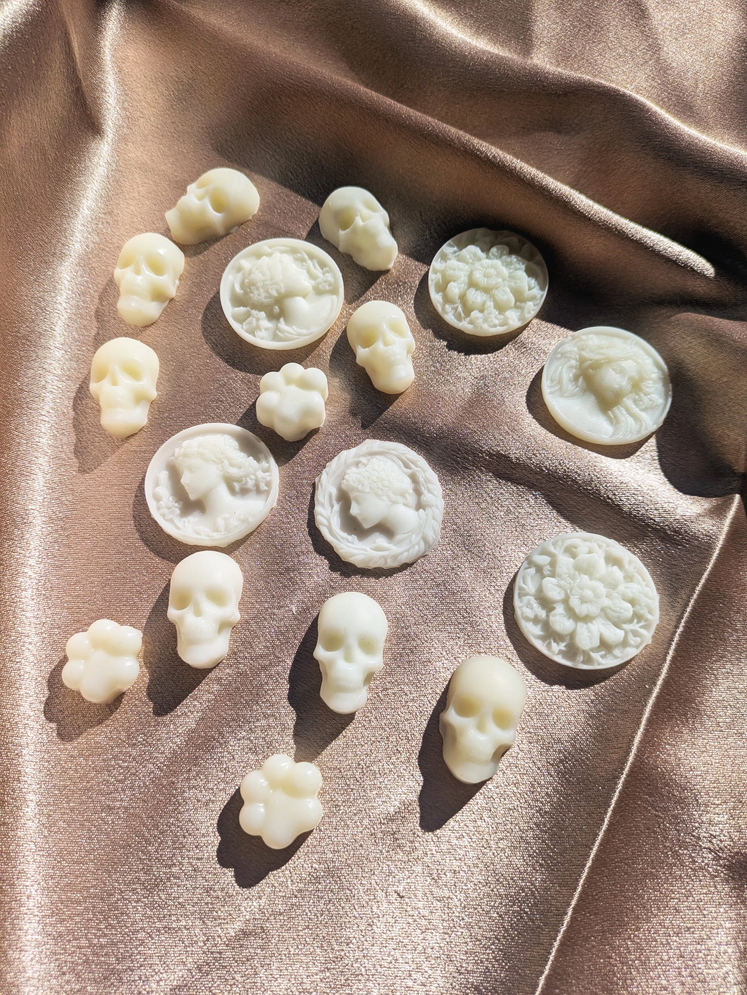 Hades bees kness melt