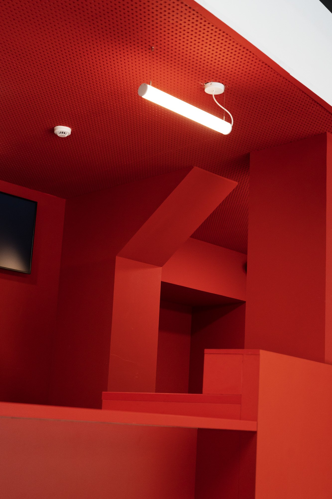 Jeu graphique de lignes et de couleur rouge
