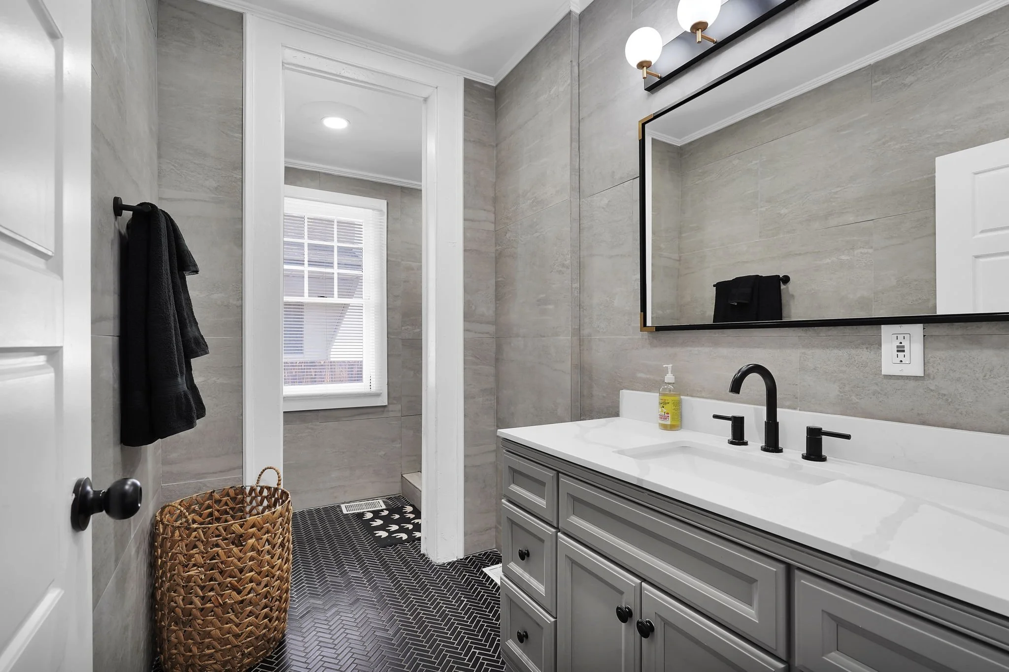 22-web-or-mls-2337 Dellwood_022.jpg