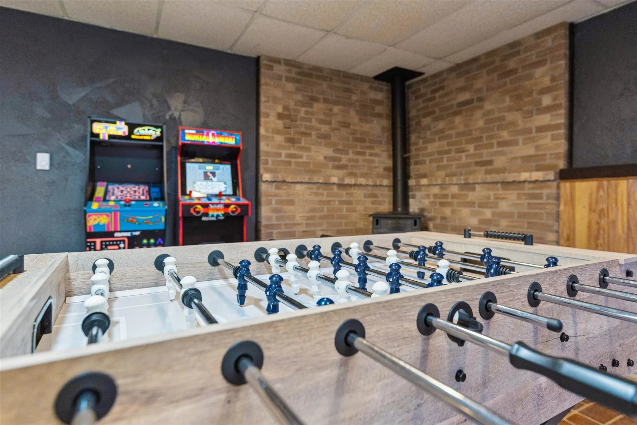 121-121-4928 Airport Hwy-WindowStill-Photography.jpg