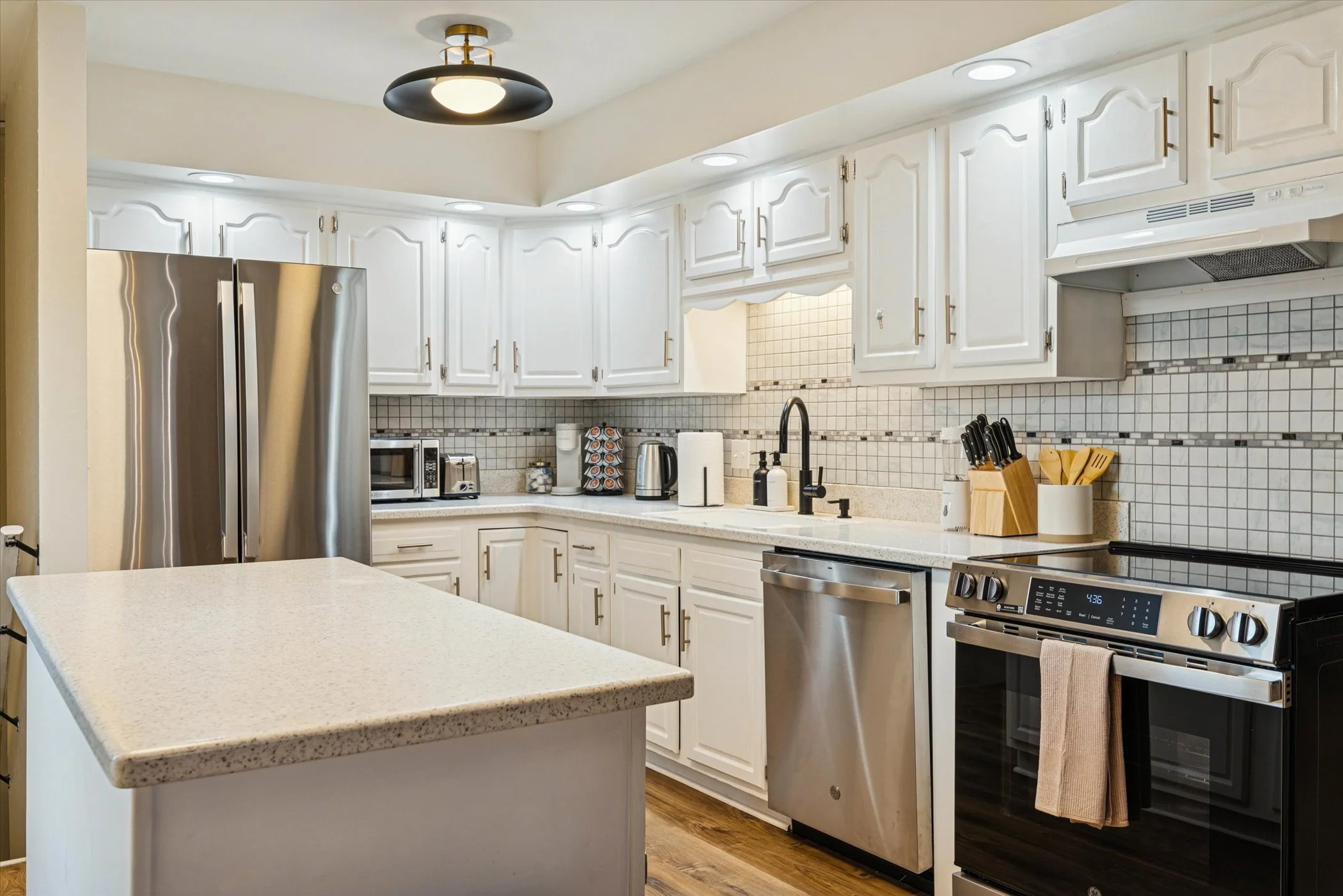 023-023-4928 Airport Hwy-WindowStill-Photography.jpg