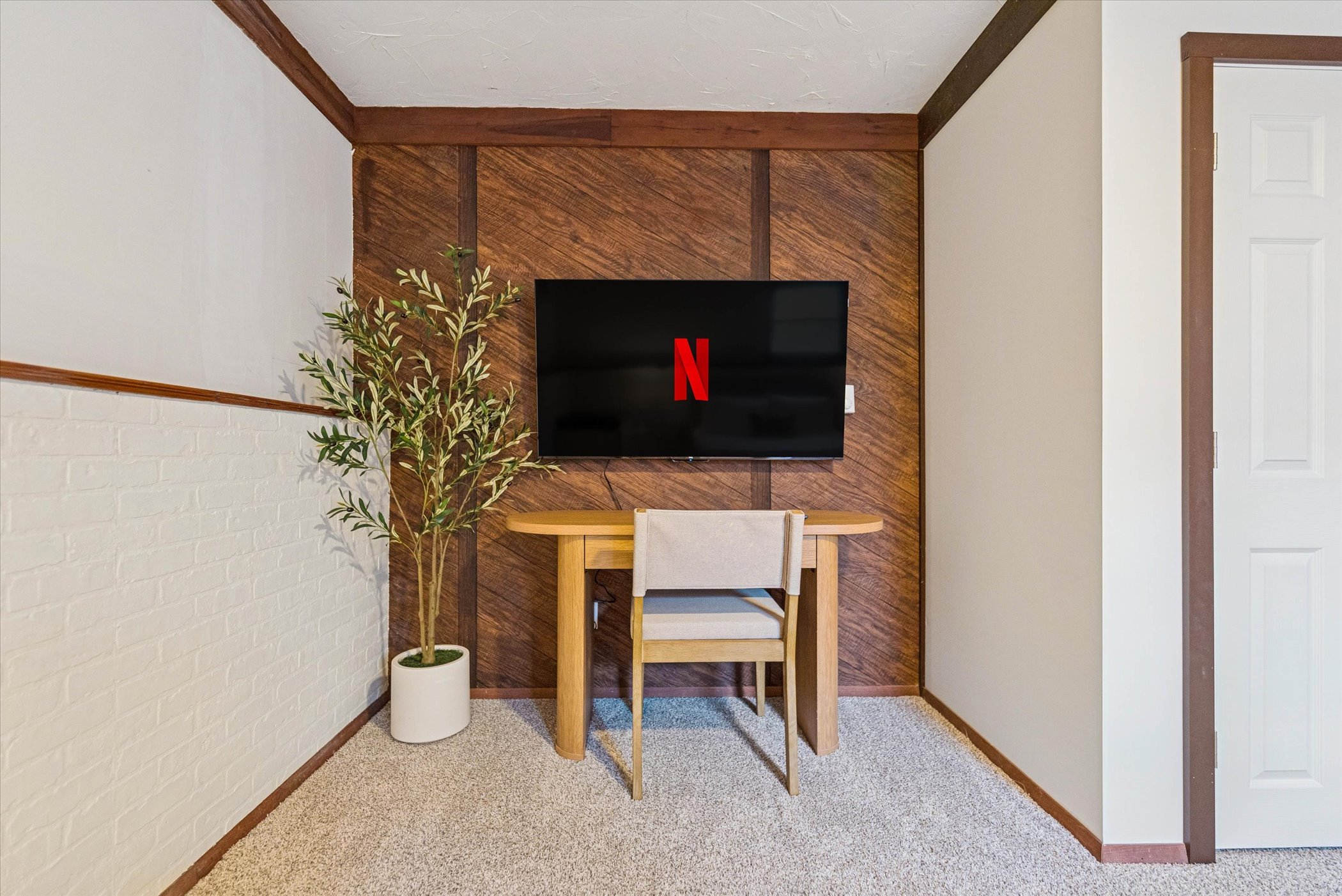 052-052-4928 Airport Hwy-WindowStill-Photography.jpg