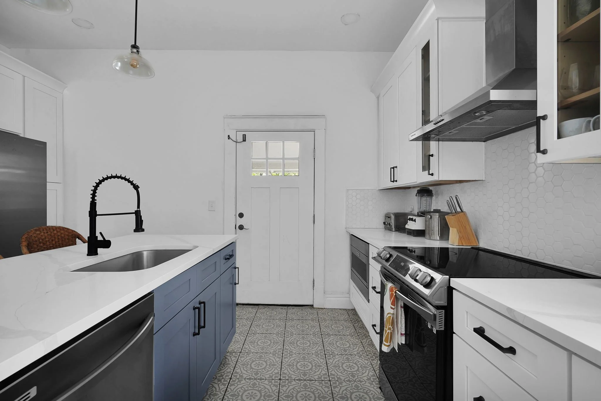 20-web-or-mls-2337 Dellwood_020.jpg