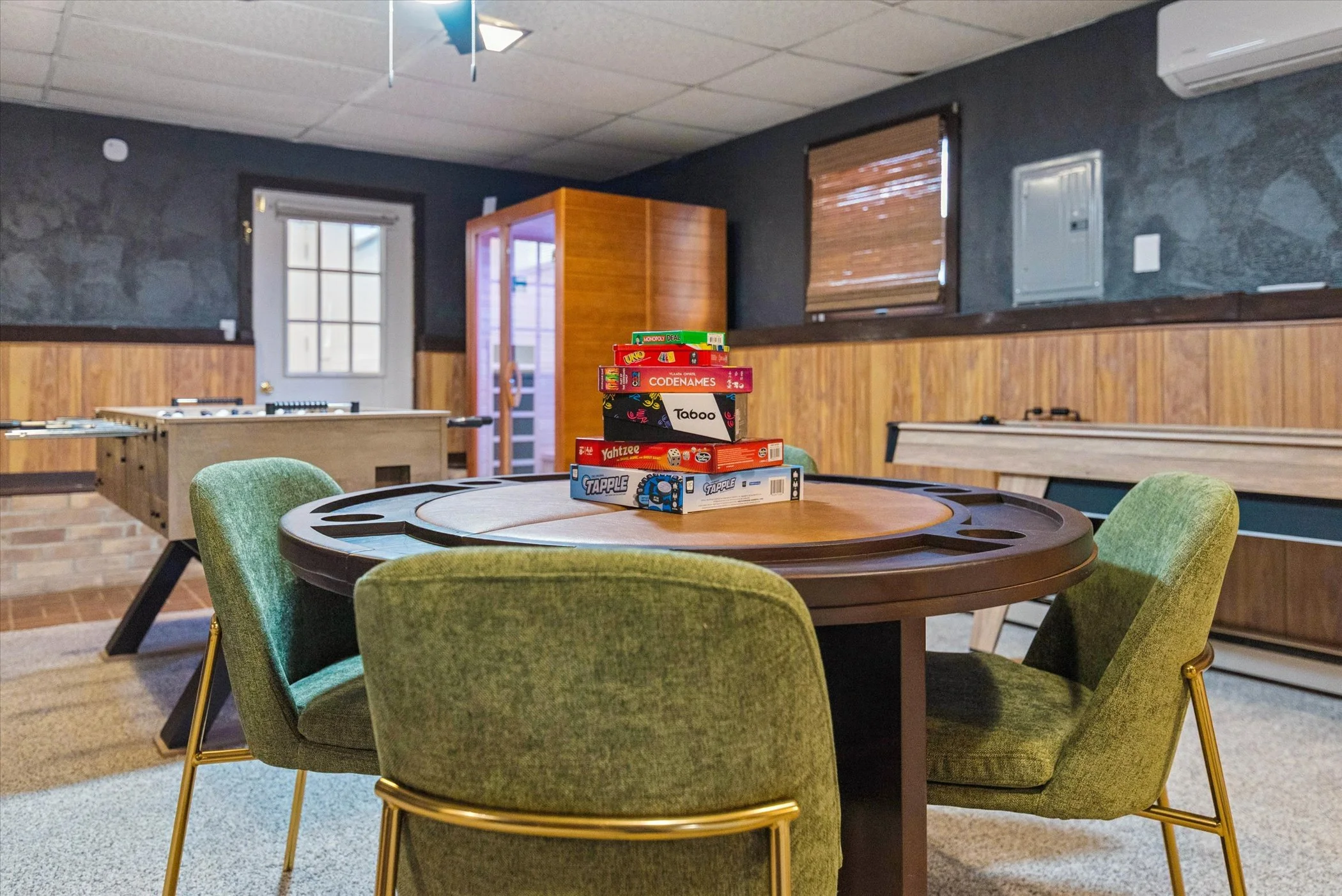 122-122-4928 Airport Hwy-WindowStill-Photography.jpg