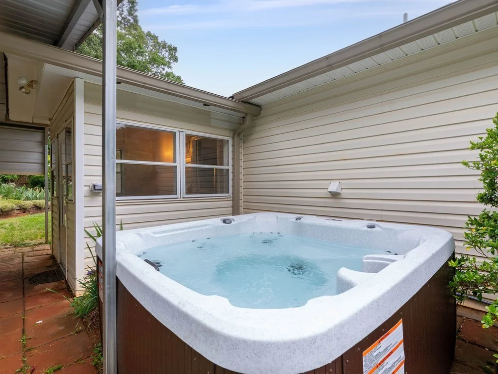 teeco-stays-14-hot-tub.jpg