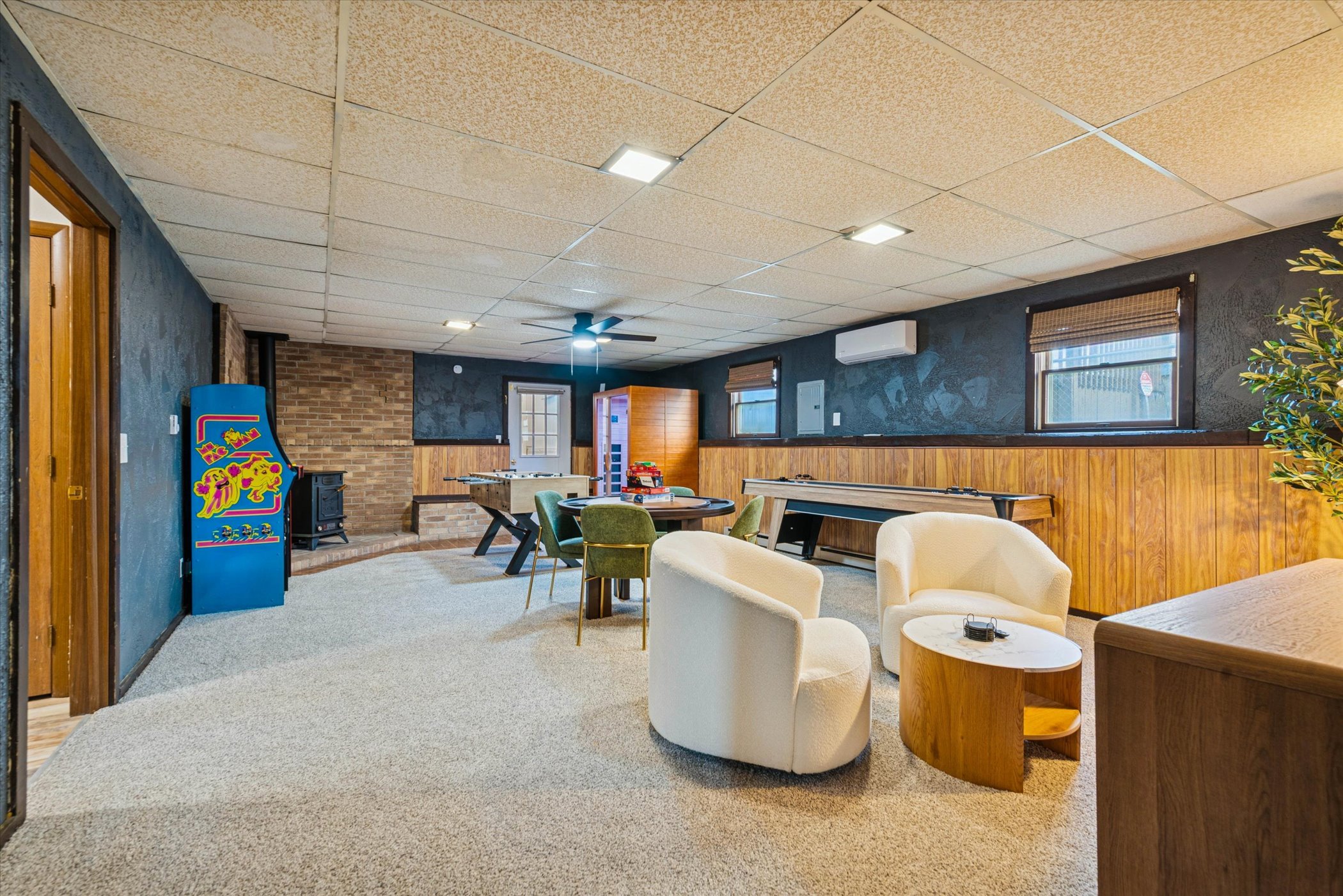 078-078-4928 Airport Hwy-WindowStill-Photography.jpg