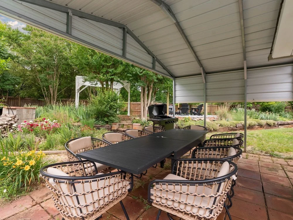 teeco-stays-15-backyard-evening.jpg