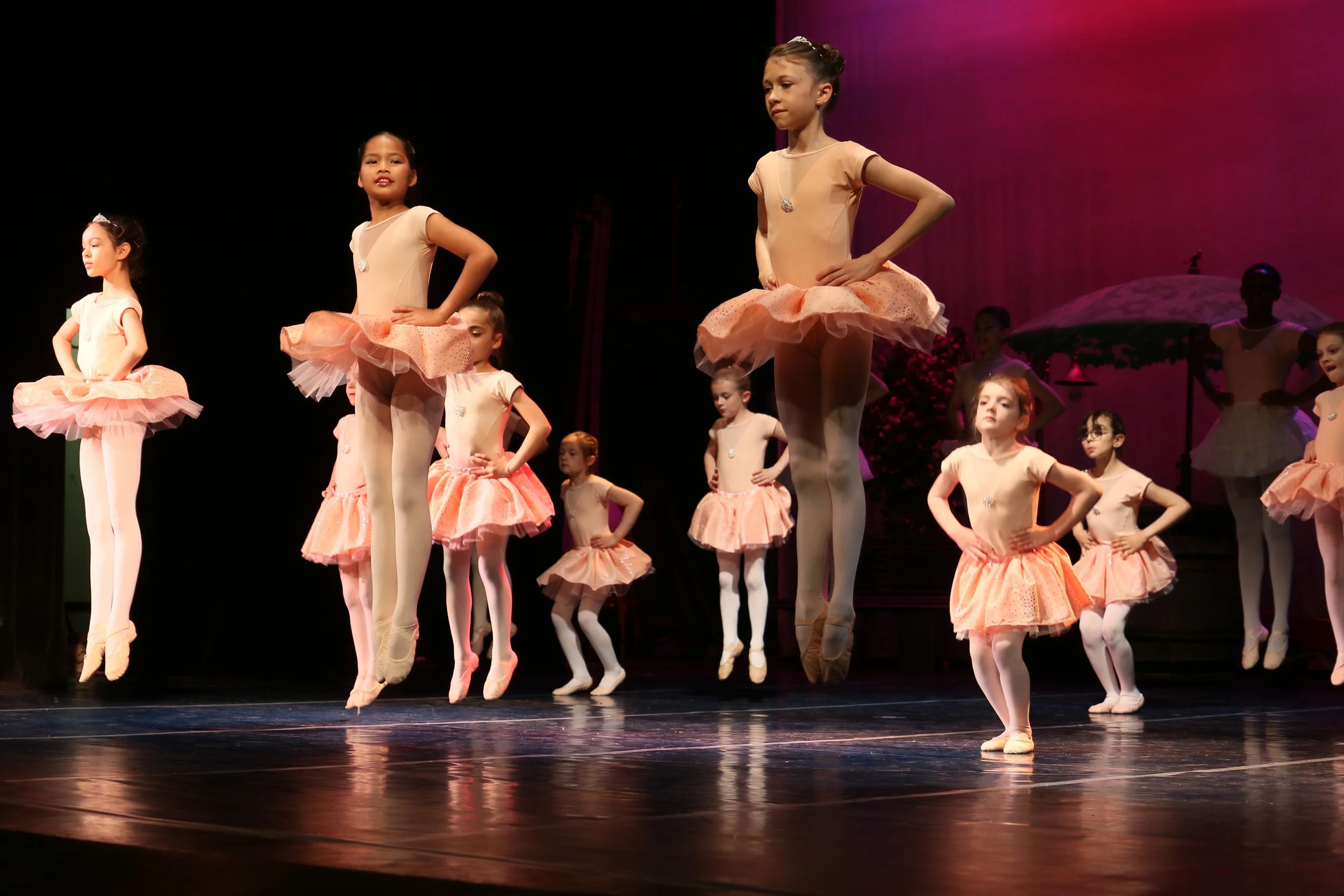 Création des tutus pour le spectacle de la compagnie "Le Monde de la Danse" au théatre du Gymnase.