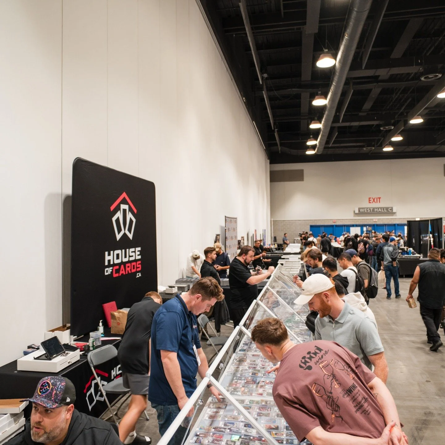 Still can&rsquo;t believe it&rsquo;s already been two months since the Vancity Card Show! Still riding the high from that weekend 🏙️✨

From stacked showcases to surprise PC finds, the energy on the floor was unreal.

Tag someone you traded with or m