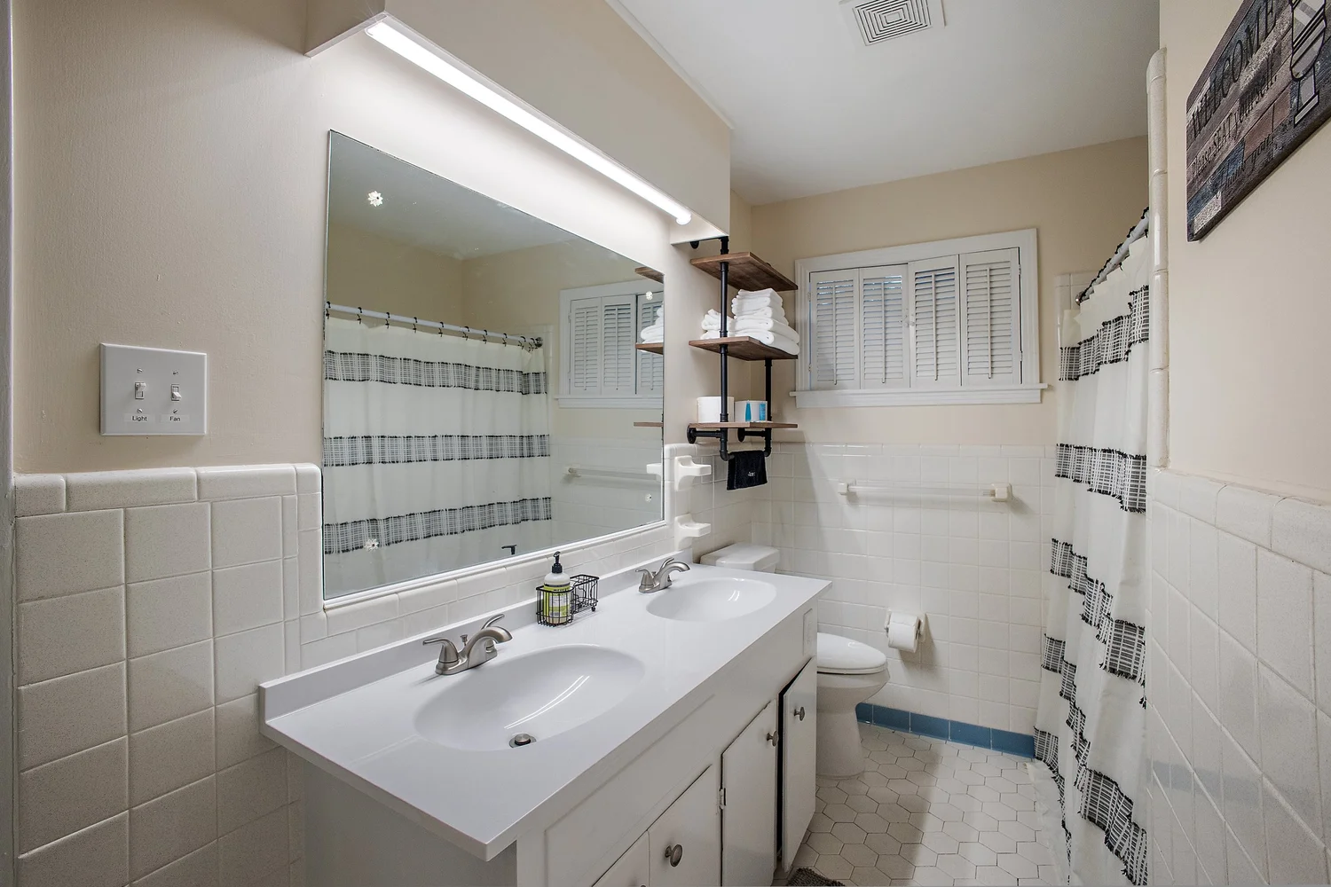 Rhythm & Snooze — Bathroom