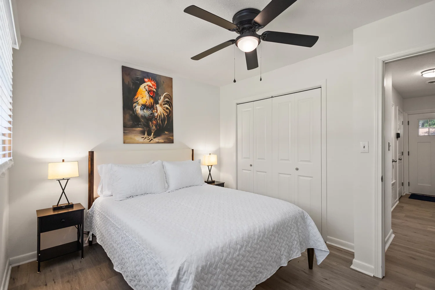 BBQ & Blues — Exterior Detail