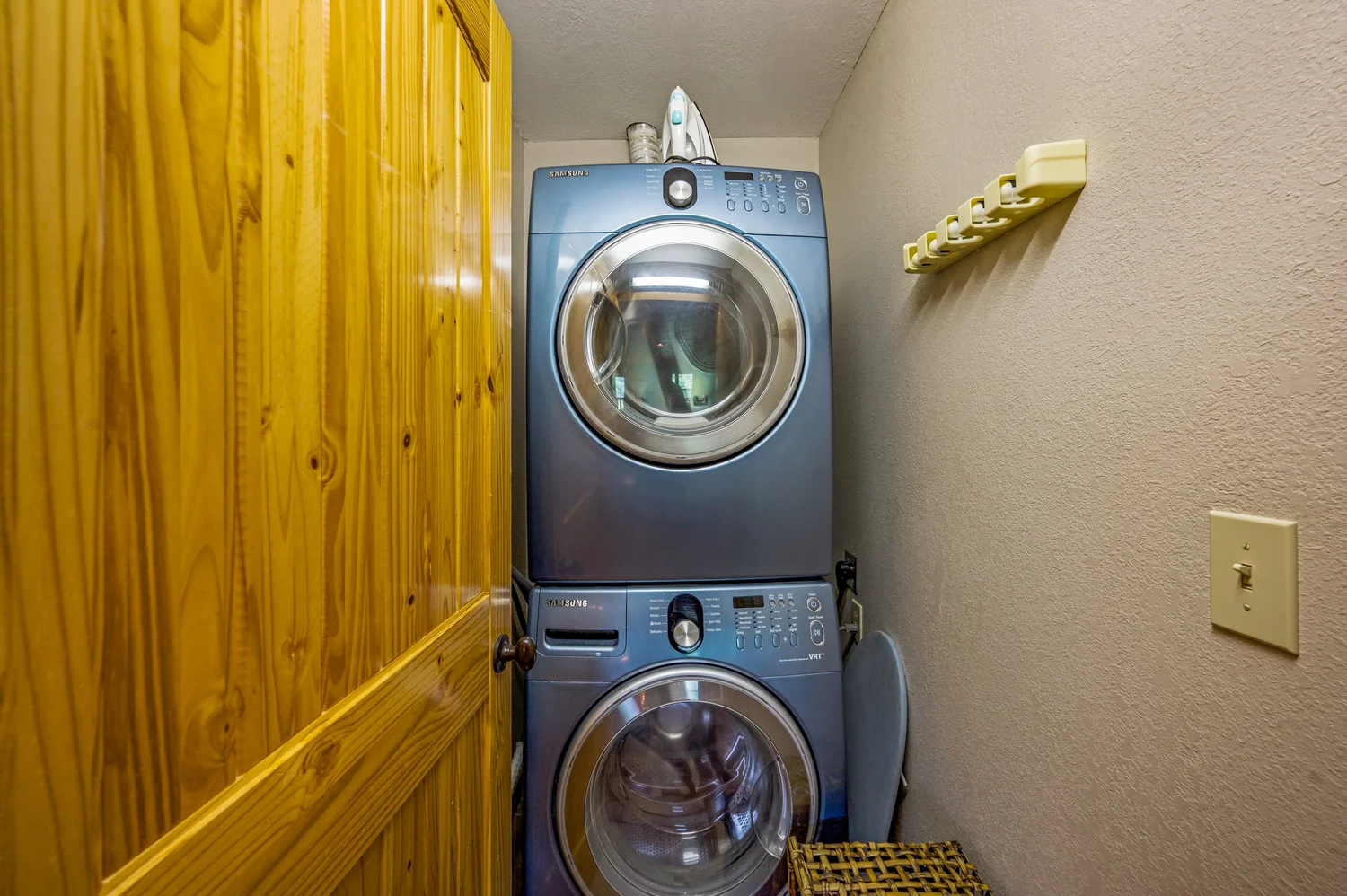 Rainbow's End — Laundry Room