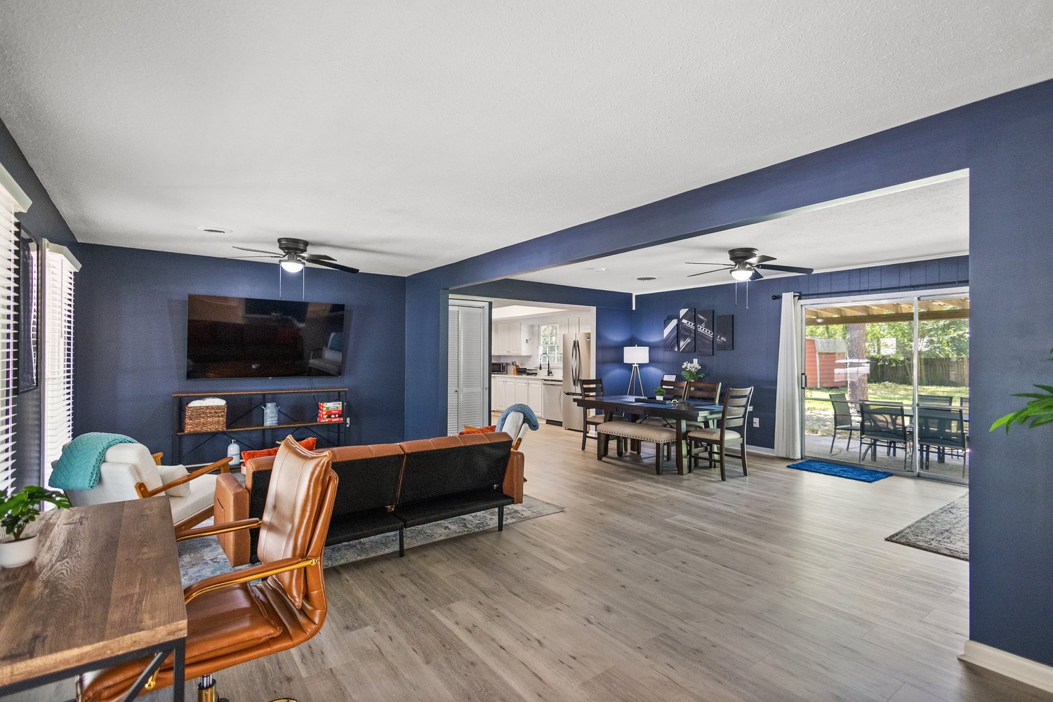 BBQ & Blues — Interior