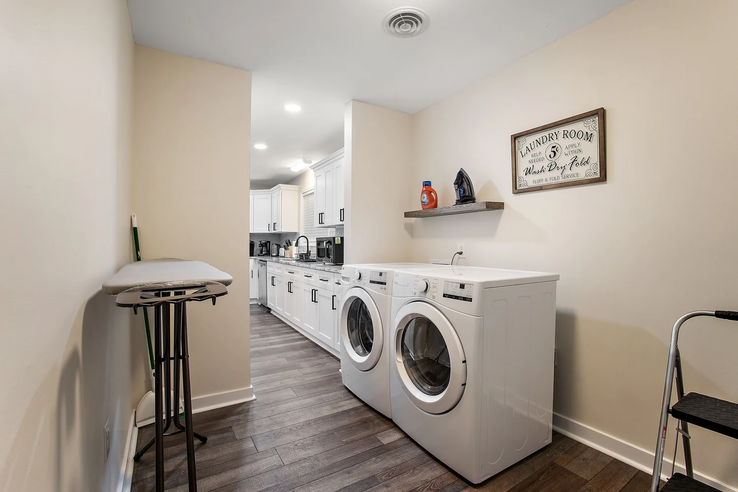 Rhythm & Snooze — Exterior