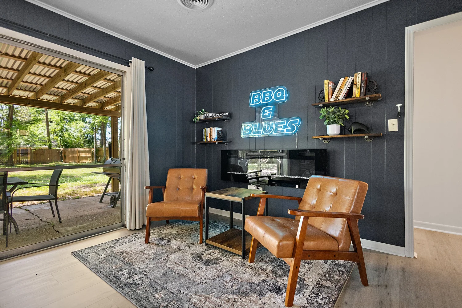 BBQ & Blues — Bedroom