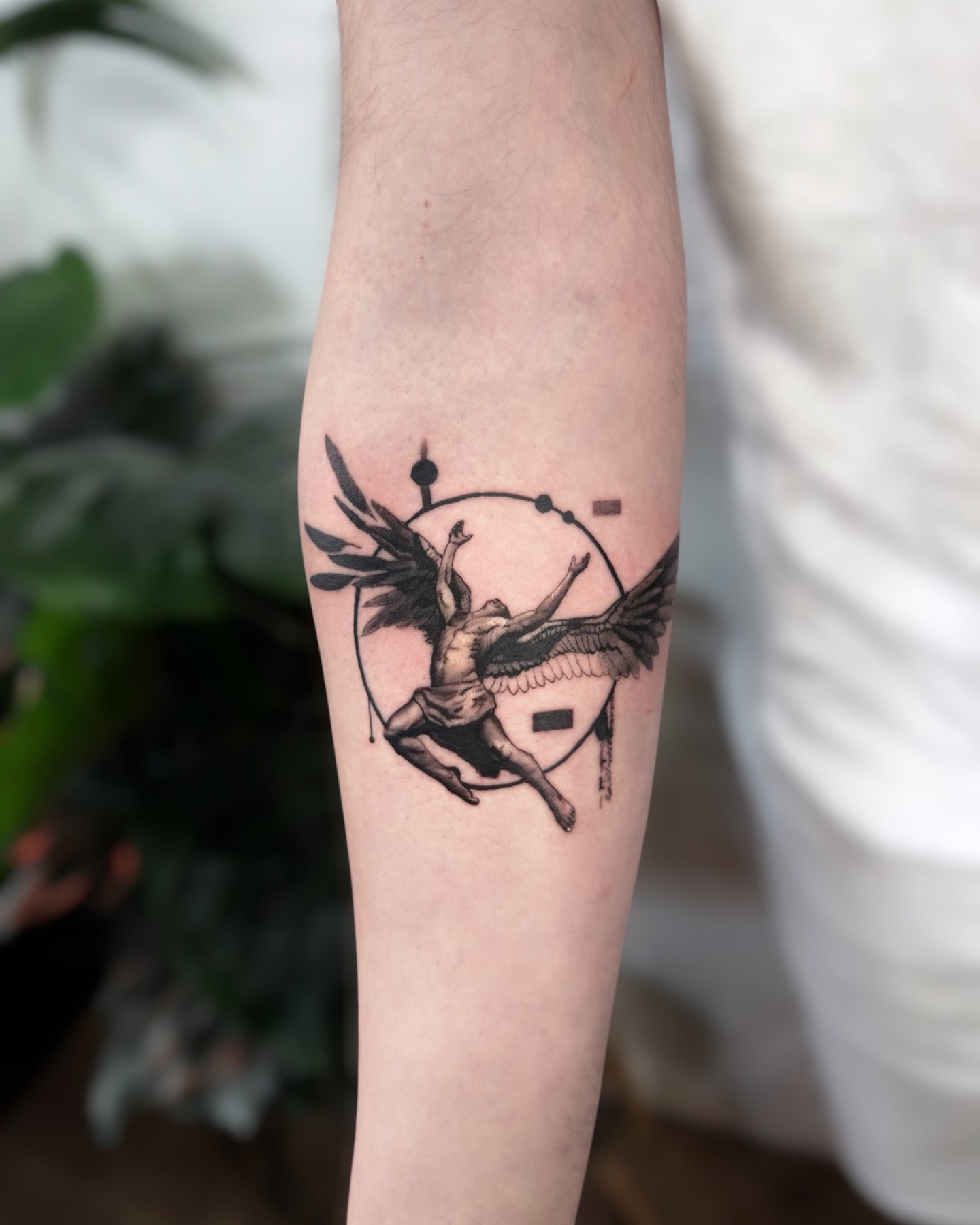 Really enjoyed this one! Smaller realism always welcome too!🤝
* DM to Book or email inkbyjord@gmail.com
Done using - @allegoryink
- @sunskintattoo
- @cheyenne_tattooequipment
- @holymountainsupplies
#tattoo #tattoos #tattooartist #blacka