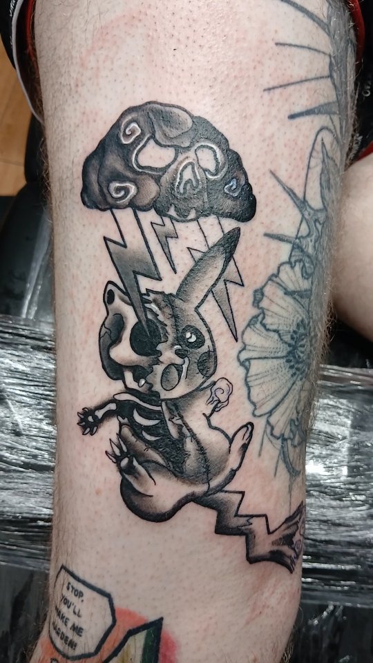 Karma's a b*tch Pikachu!
One of the last tattoos I did at Killswitch, what's better than 1 flash design? 2 mixed into 1 that's it!
Love to do more like this @chasingghostscork !!!
⚡️
⚡️
⚡️
#karma #tattooapprentice #pokemon #pokemontattoo #pi
