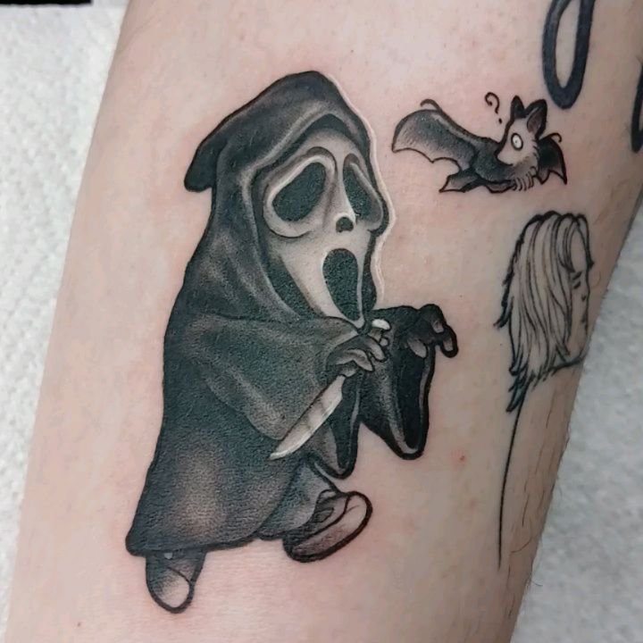 Camera work so shakey you'd think I was being chased my ghostface myself,
"Attention Deficit Ghostface" from my flash I did a couple months ago,
🔪
👻
🔪
#ghostface #scream #horror #adhd #tattooapprentice #flashtattoos #tattooflash #