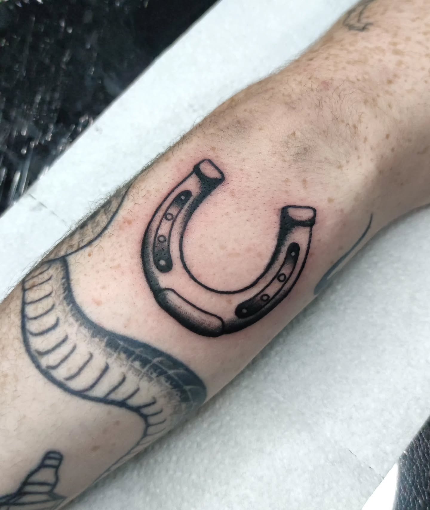 Horseshoe from my flash.
Space this week! Your ideas or mine 🐴
•
•
•
•
•
#horseshoe #flashtattoo #blackworktattoo #traditionaltattoo #corkcity #chasingghostscork #rox__tattoo