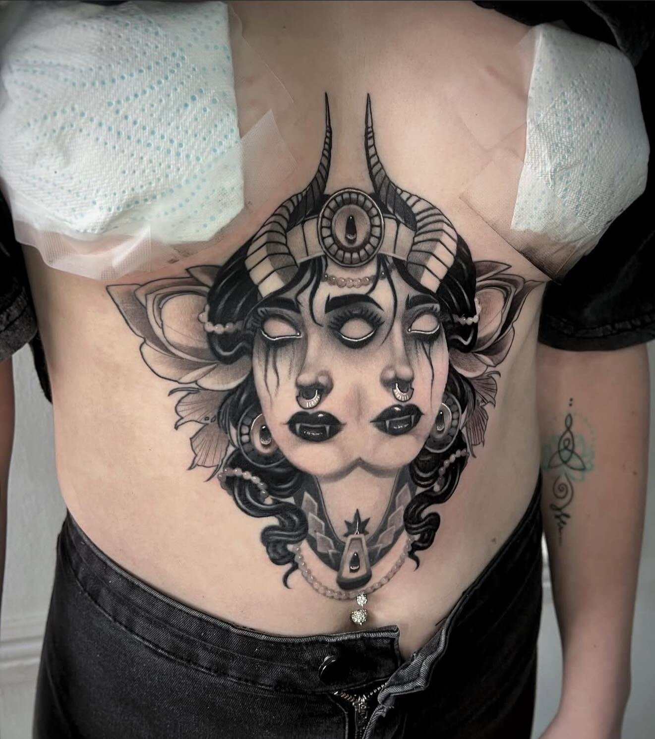 Oldie but a goodie.
Half healed, half fresh and definitely one of my favourites.
.
Done using:
@vladbladirons
@ghosttattooco
@butterluxe_uk
@rawtattoosupplies
.
.
.
.
#blackink #tattoos #tatuaje #inked #lettering #inkedgirls #darktattoos #tattoo