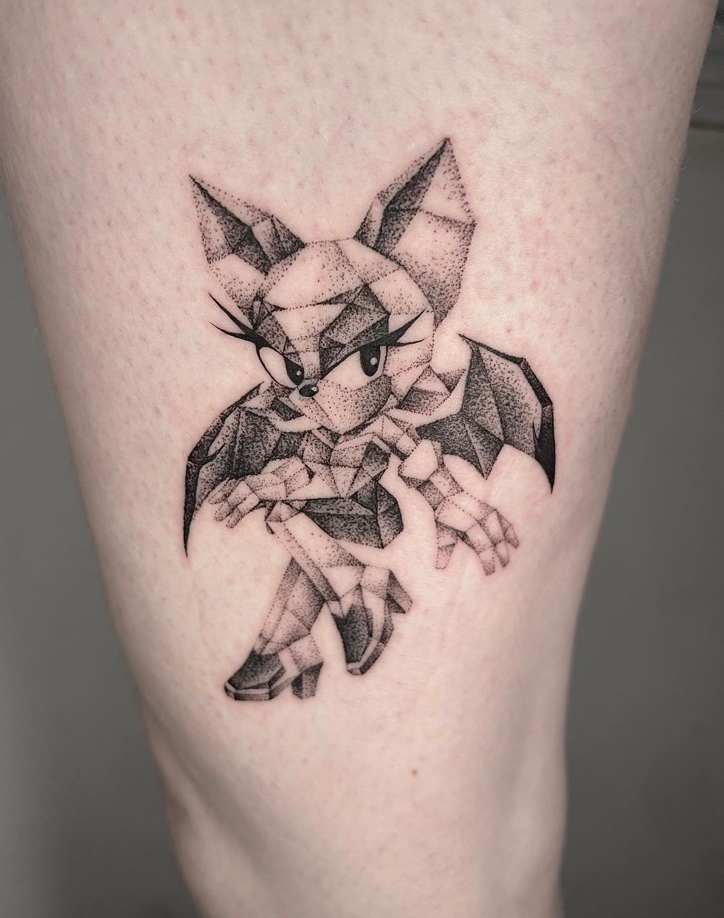Low-Poly Rouge tattoo for Becca!
-
Done using
@butterluxe_uk
@cheyenne_tattooequipment
@kwadron_tattoo_store
@dynamiccolor
#lowpolyart #lowpolytattoo #shadowthehedgehog #sonicthehedgehog #sonictattoo
#finelinetattoo #tattoo #tattooscork #wann