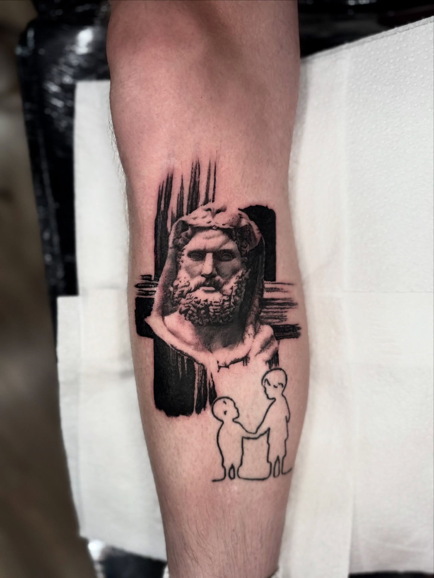 Loved doing this piece on the shin for the chillest client!adding abstract elements to realism is something I really enjoy & would love to do more! 🤝 DM or email inkbyjord@gmail.com to book.
Done with - @pantheraink
@sunskintattoo
@inkjec
