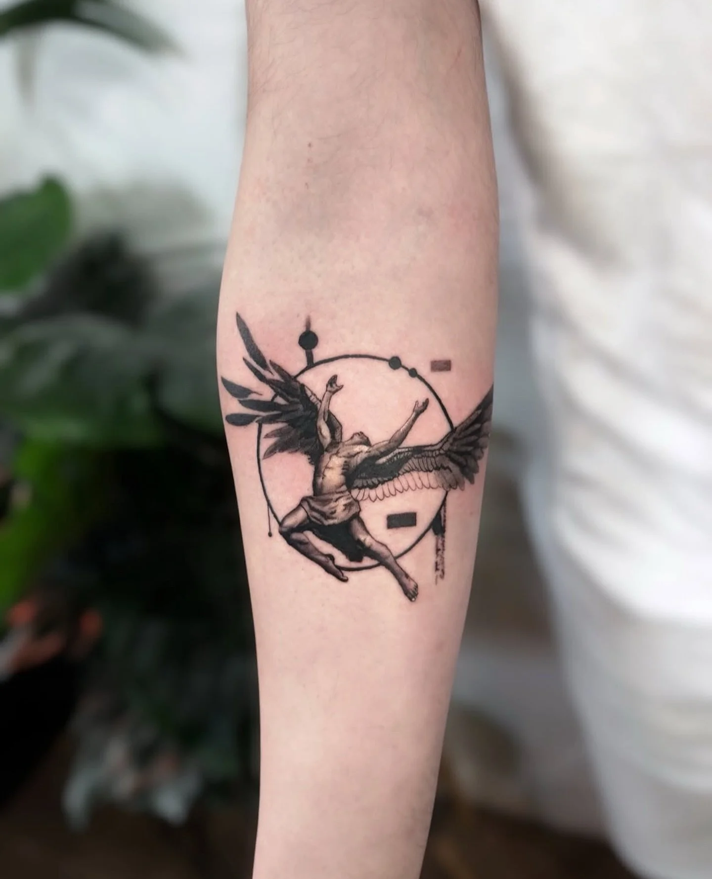 Lovely little piece by @inkbyjord 😊😊 

To book: DM @chasingghostscork / @inkbyjord 
.
.
.
#tattooflashsheet#tattooflashart#icarus#tattooflash#blackworkers#blackandgrey#handstyle#handstyler#tattooing#totaltattoo#sketching#tattooideas#tattooart#freeh