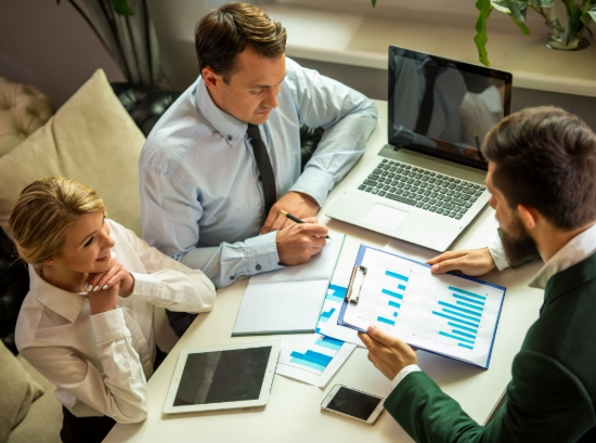 When to Bring Advisors Into the Sale Process