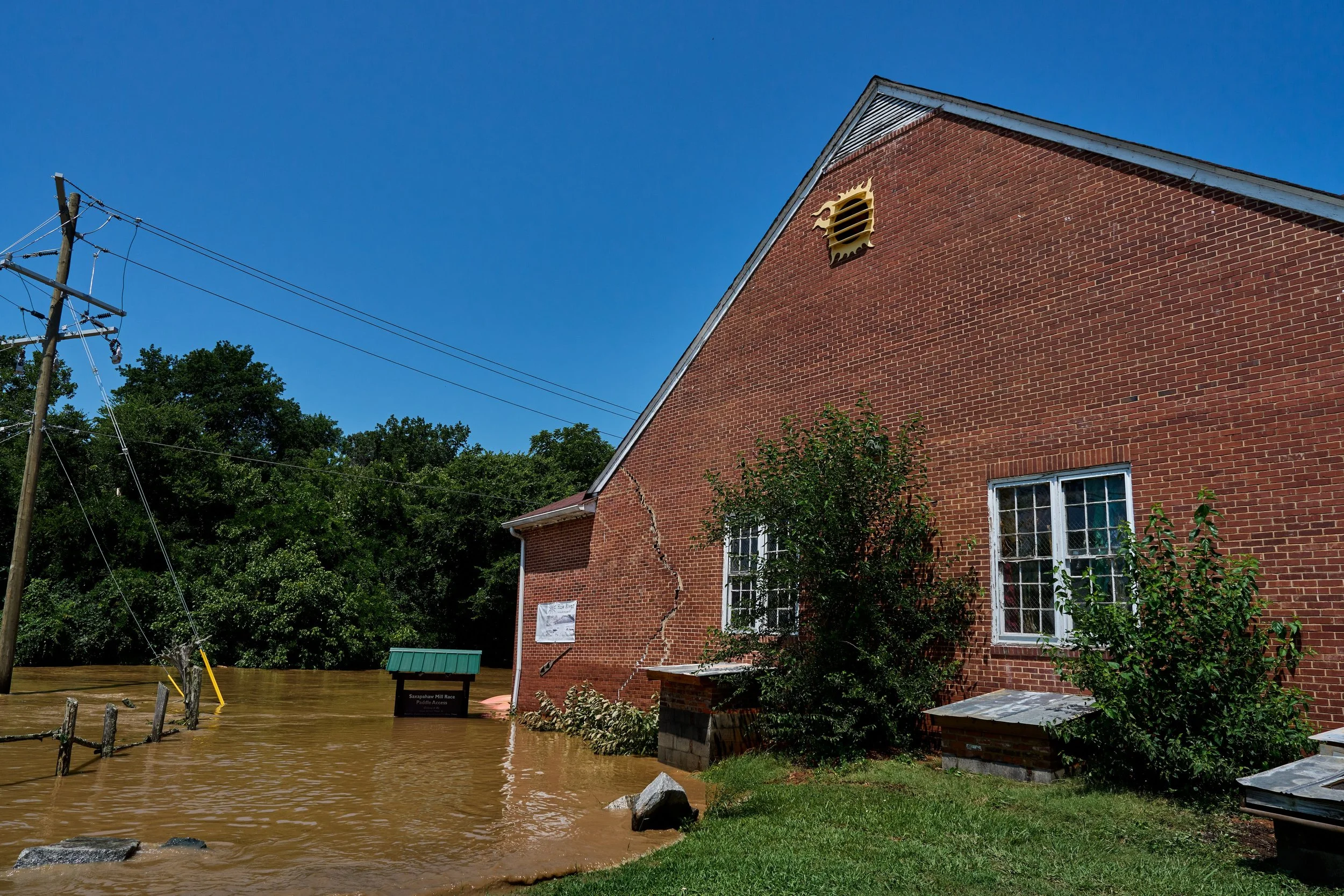 PAPERHAND PUPPET FLOOD_6.jpg