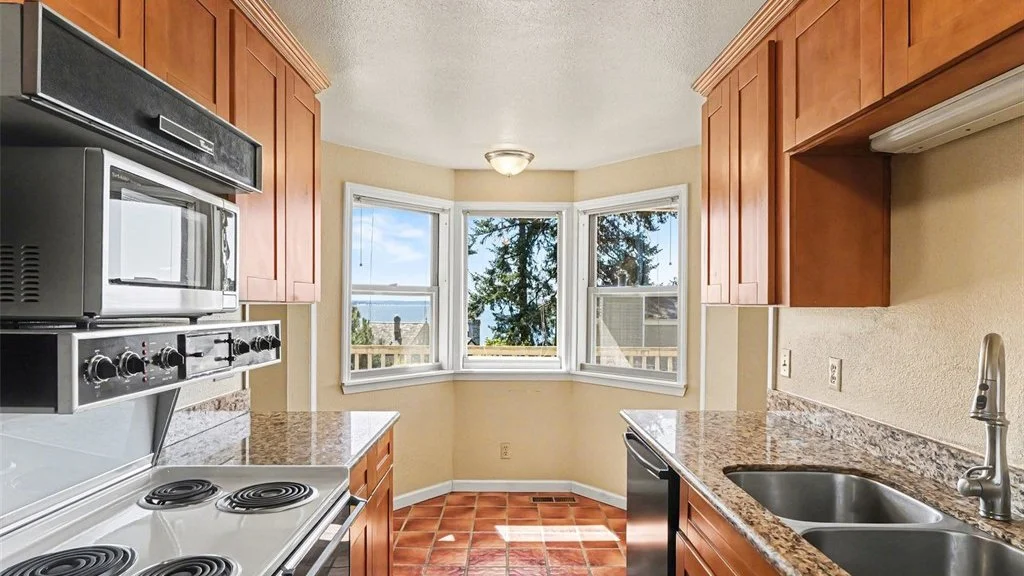 10917 80th Place NE Kirkland, WA 98034 (13).jpg