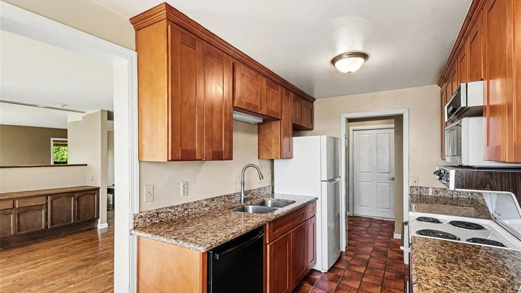10917 80th Place NE Kirkland, WA 98034 (14).jpg