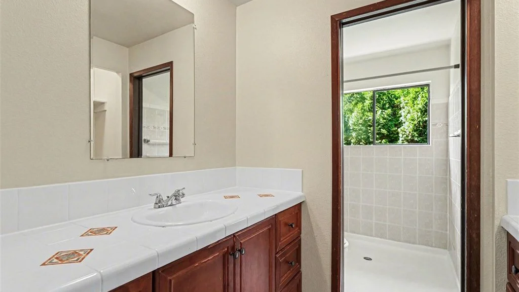 10917 80th Place NE Kirkland, WA 98034 (17).jpg